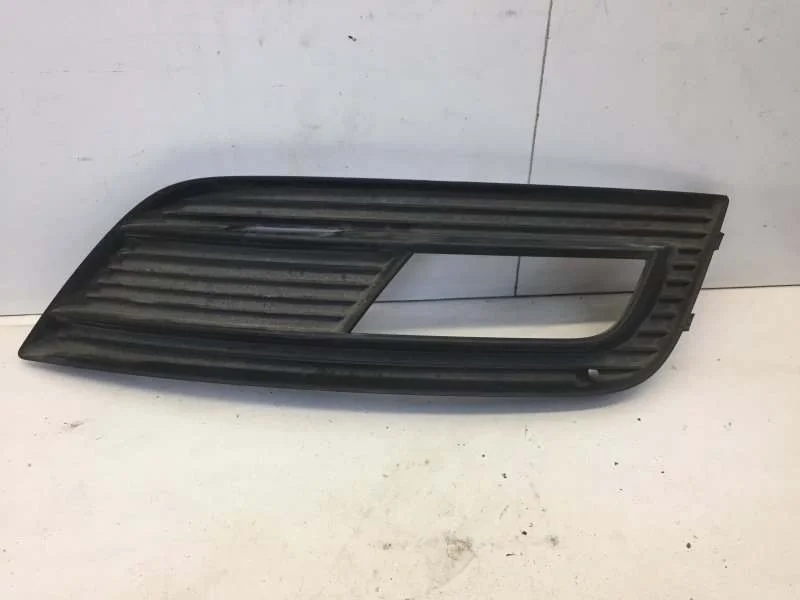 Решётка ПТФ Audi A4 2011-2015 8K0807682K B8, передняя левая
