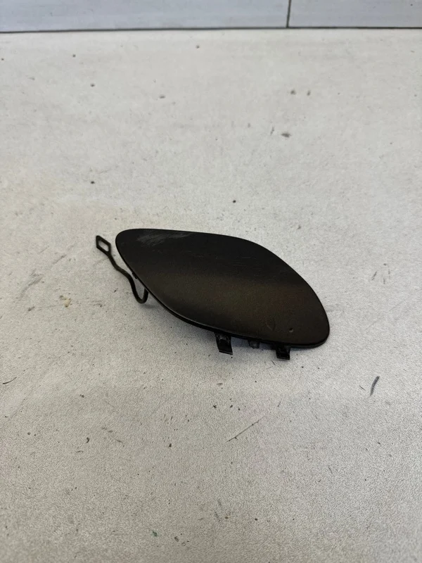 Заглушка буксировочного крюка бампера Mercedes-Benz C-Klasse 2014-2018 A2058850724 W205