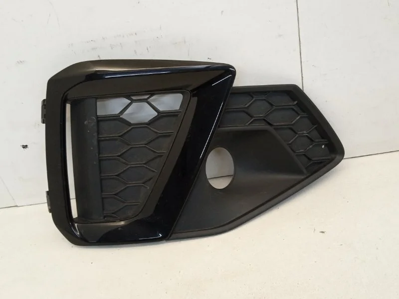 Решётка бампера Audi A4 2015-2019 8W0807682 B9, передняя правая
