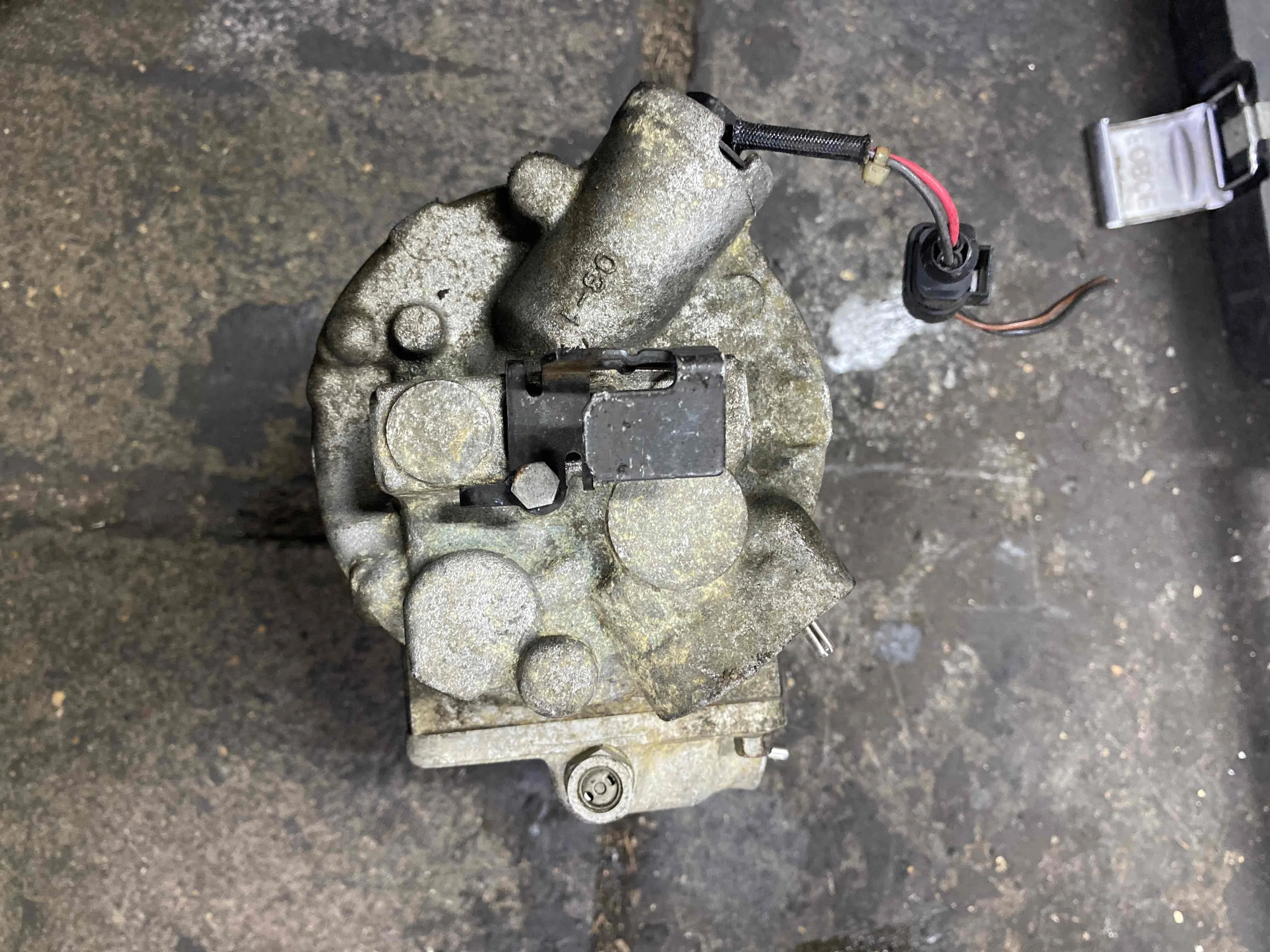 Компрессор кондиционера Volkswagen Mk6 (2008—2012) 6Q0820803D; 6Q0820803DX; 6Q0820803HX CAXA