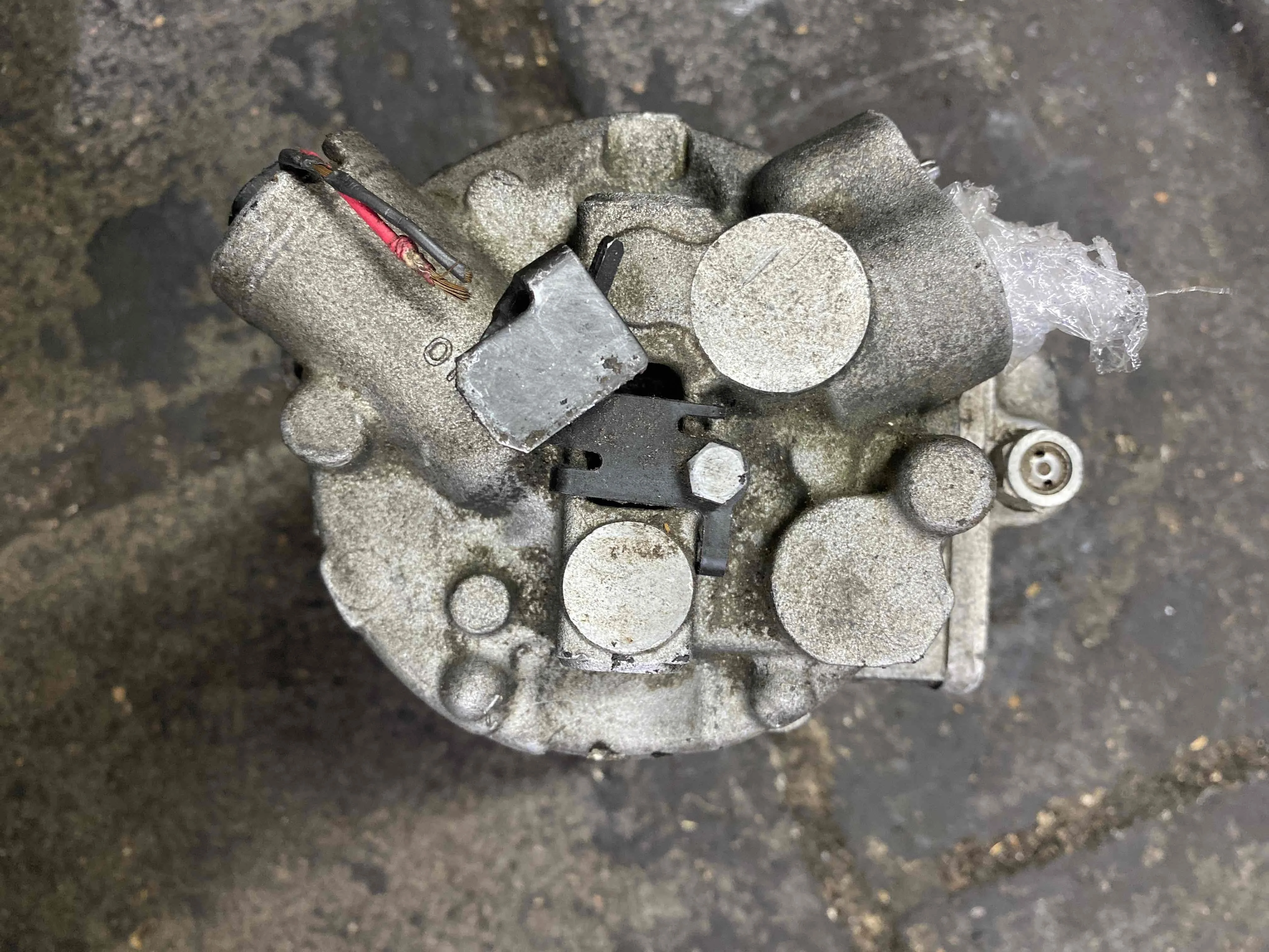 Компрессор кондиционера Volkswagen Mk6 (2008—2012) 6Q0820803D; 6Q0820803DX; 6Q0820803HX CAXA