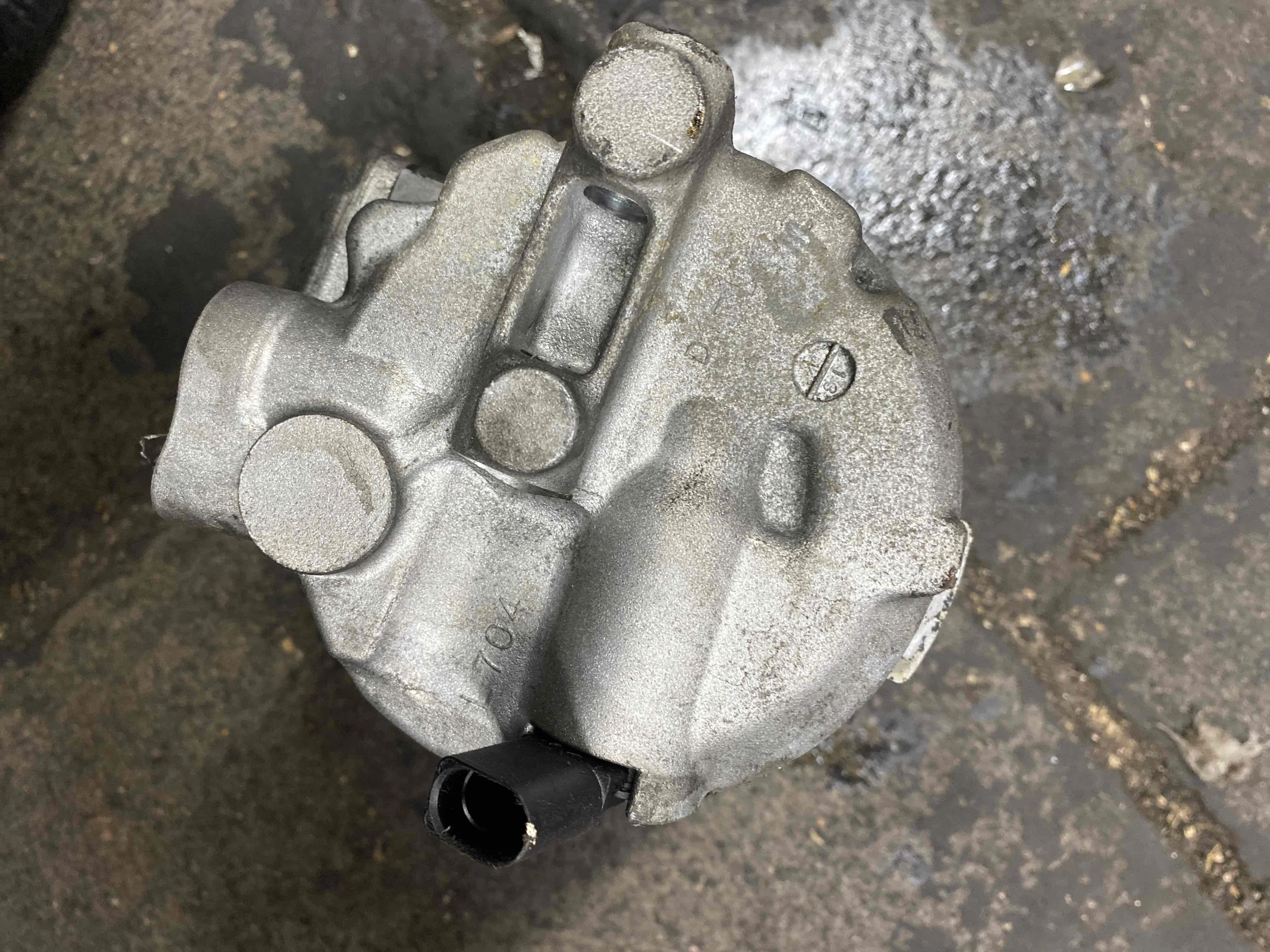 Компрессор кондиционера Volkswagen Mk6 (2008—2012) 1K0820859E; 1K0820803P; 1K0820859S; 1K0820859SX; 1K0820859C BMY