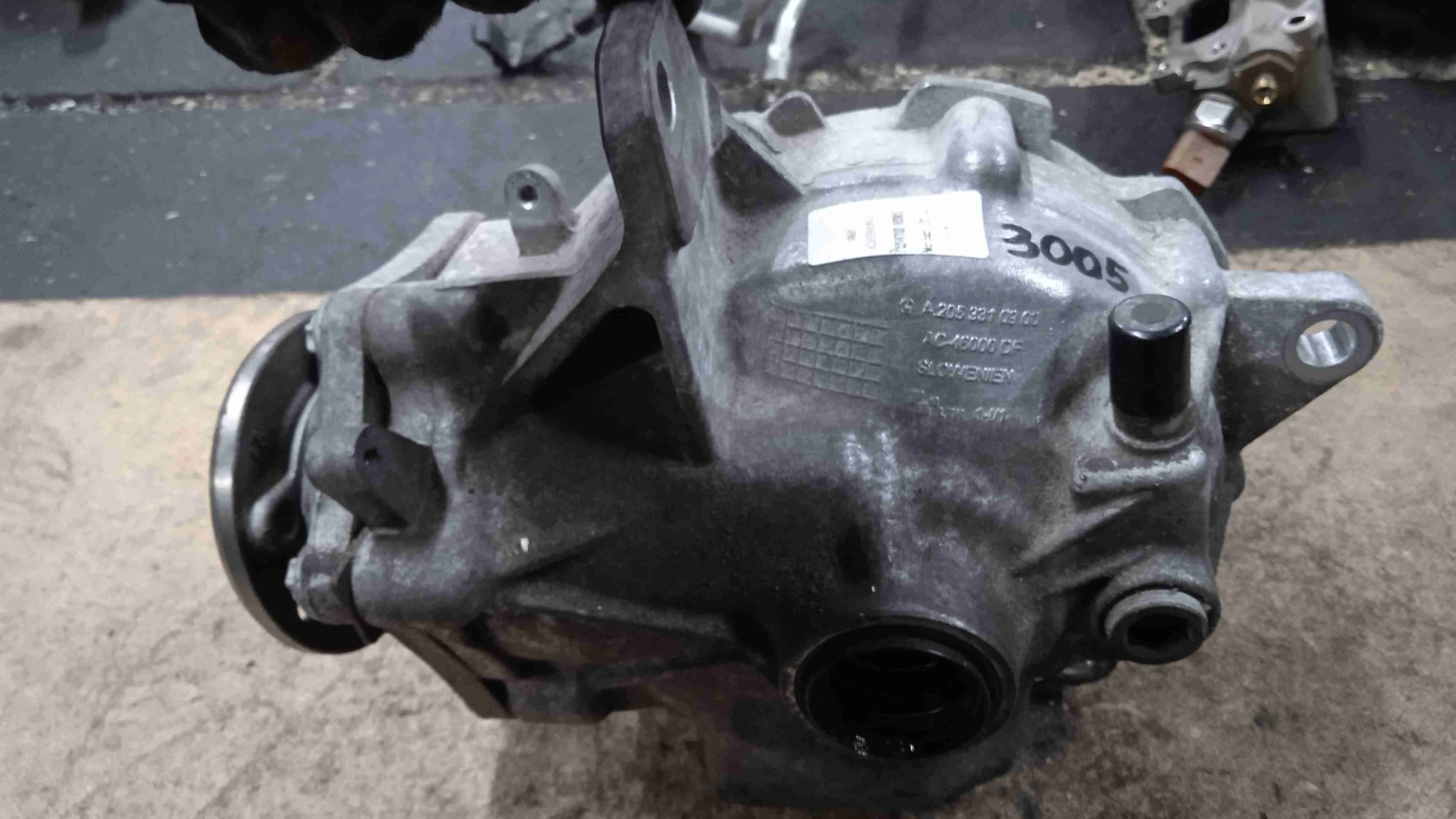 Редуктор переднего моста Mercedes-Benz W205/S205/C205/A205 рестайлинг (2018—2021) A2053304107
 651921