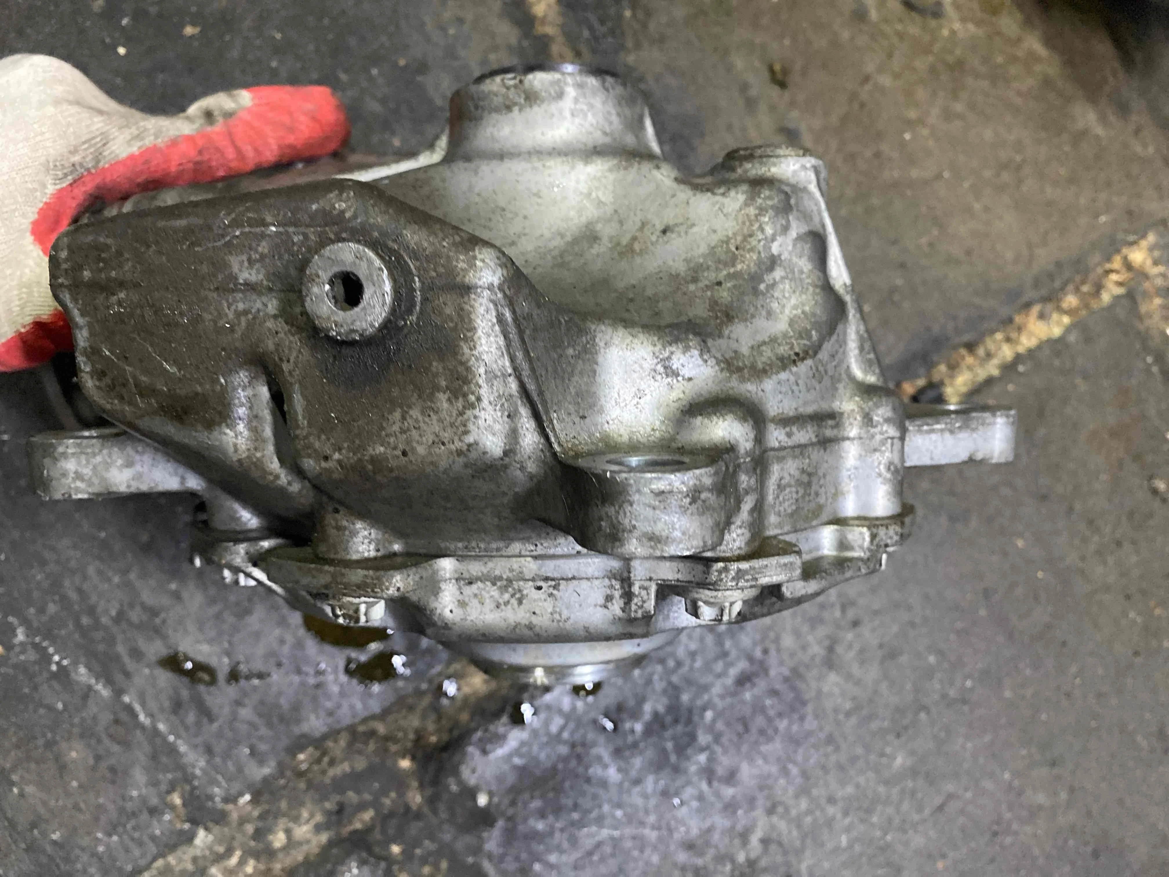 Редуктор переднего моста Mercedes-Benz W205/S205/C205/A205 рестайлинг (2018—2021) A2053304107 651921