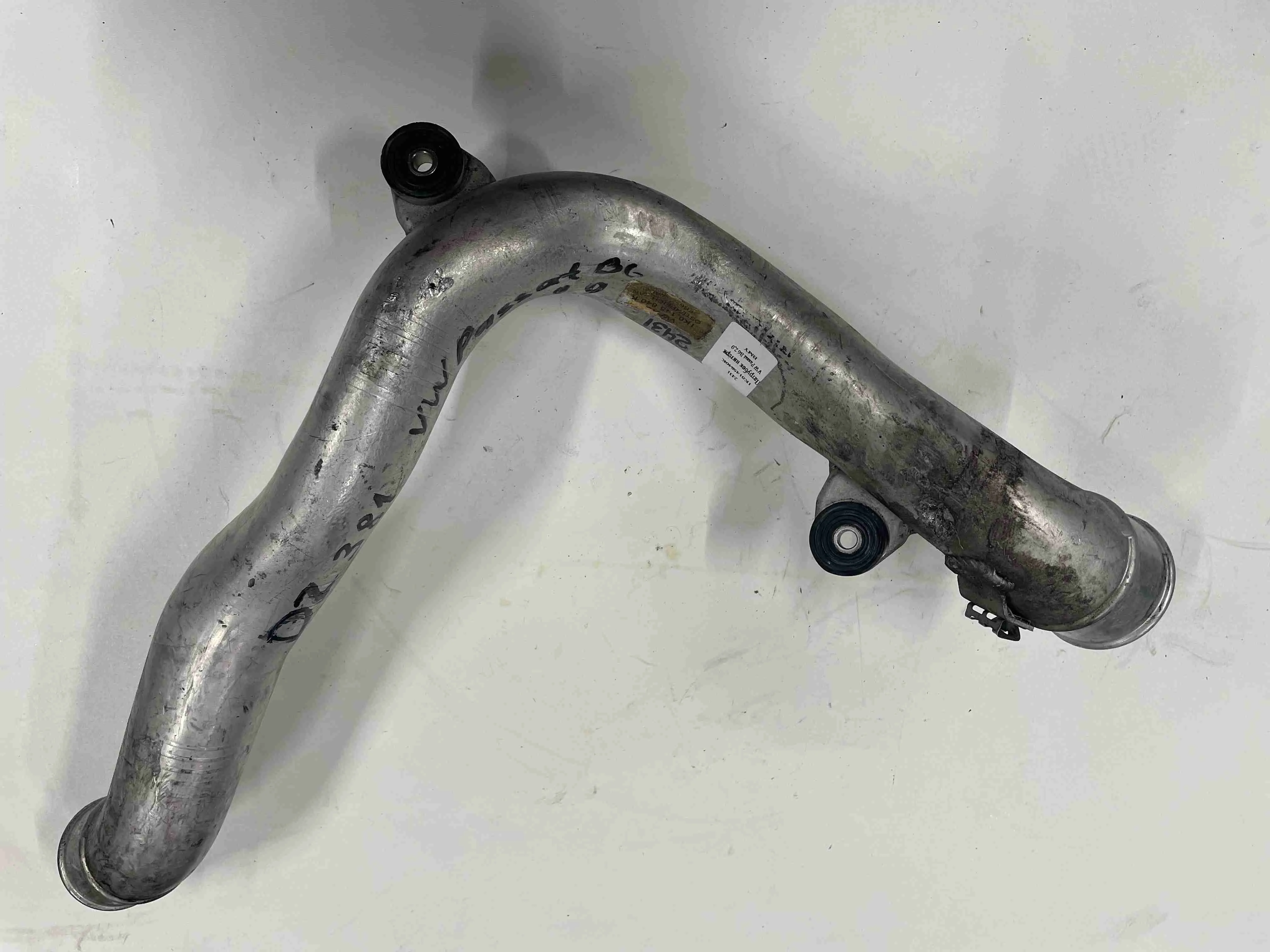 Патрубок интеркулера Volkswagen B6 (2005—2010) 1K0145840K
 BMY