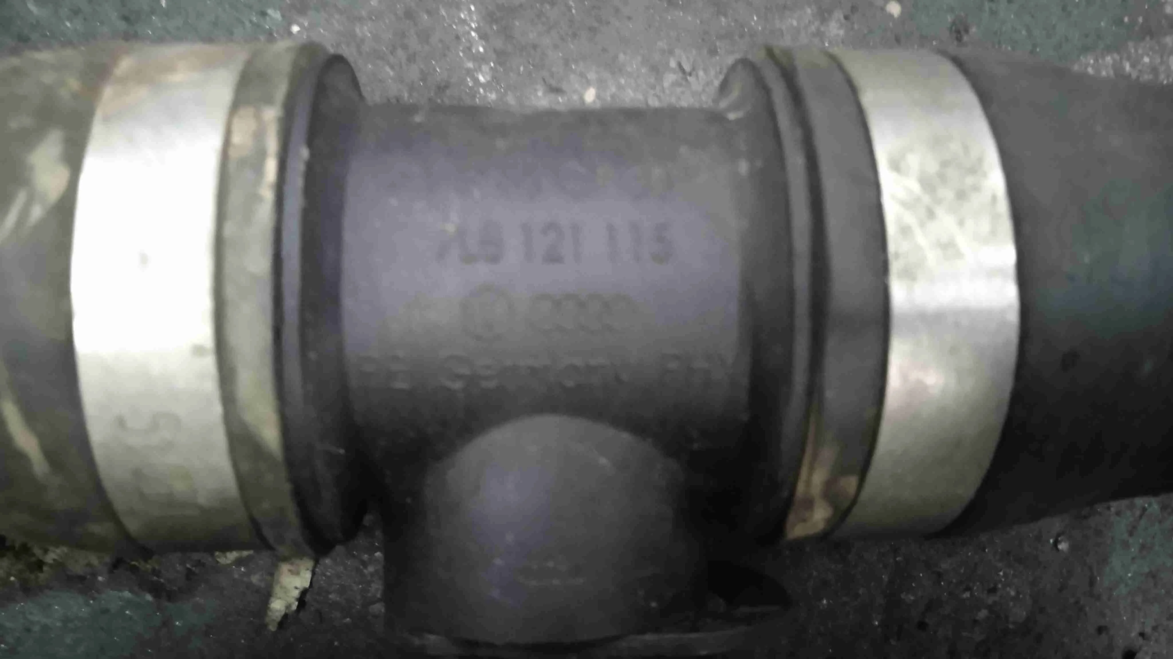 Патрубок (трубопровод, шланг) Volkswagen II рестайлинг (2014—2018) 95810640150
 CUD