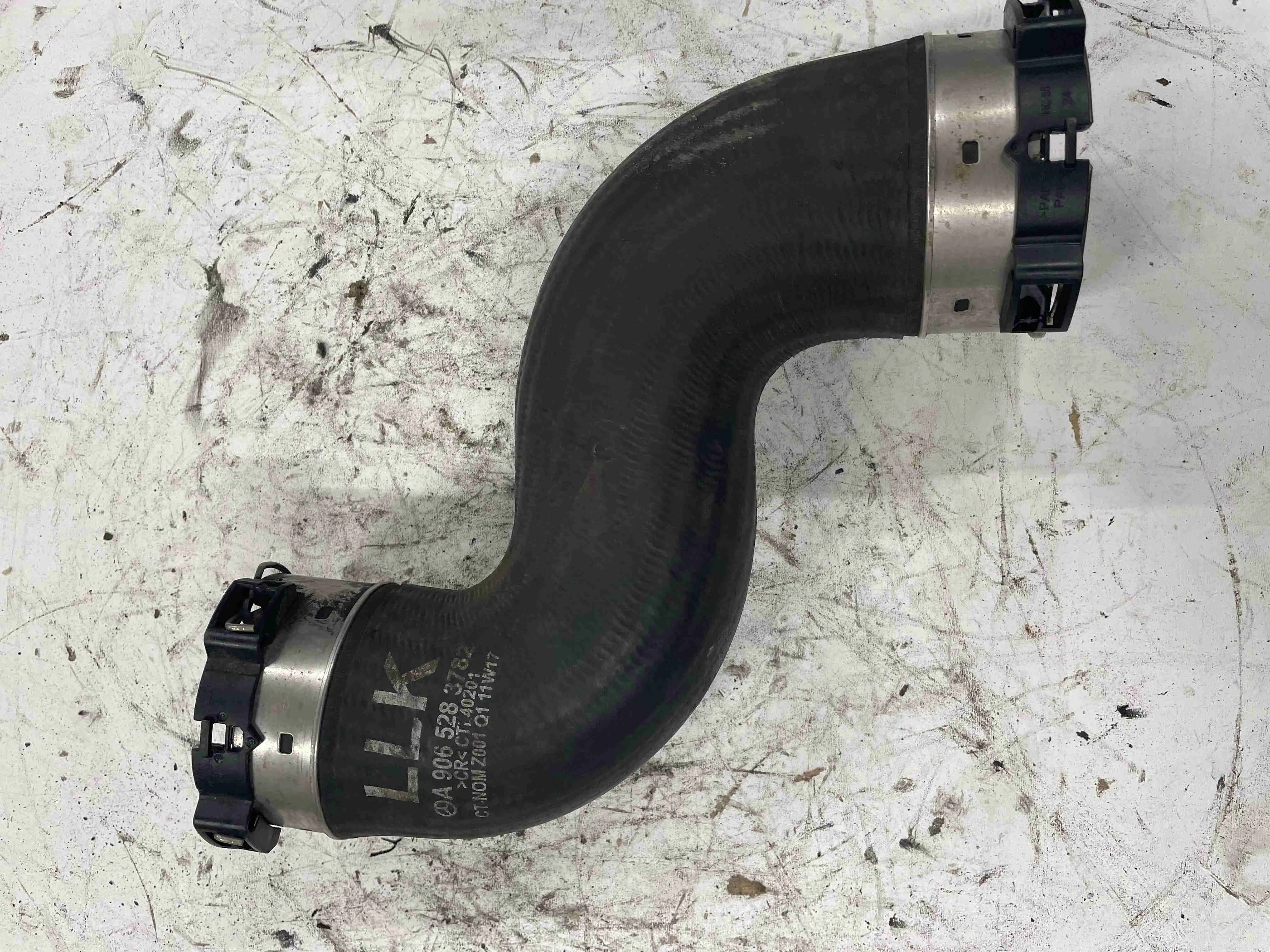 Патрубок интеркулера Mercedes-Benz W906 (2006—2019) A9065283782
 651