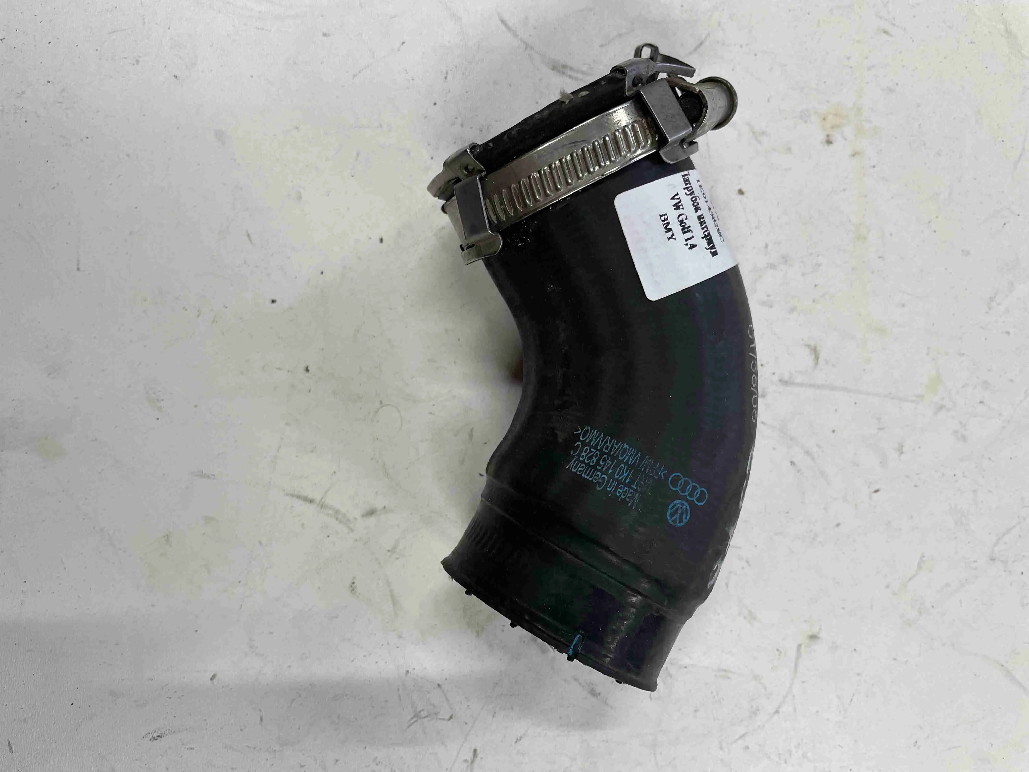 Патрубок интеркулера Volkswagen Mk6 (2008—2012) 1K0145828C
 BMY