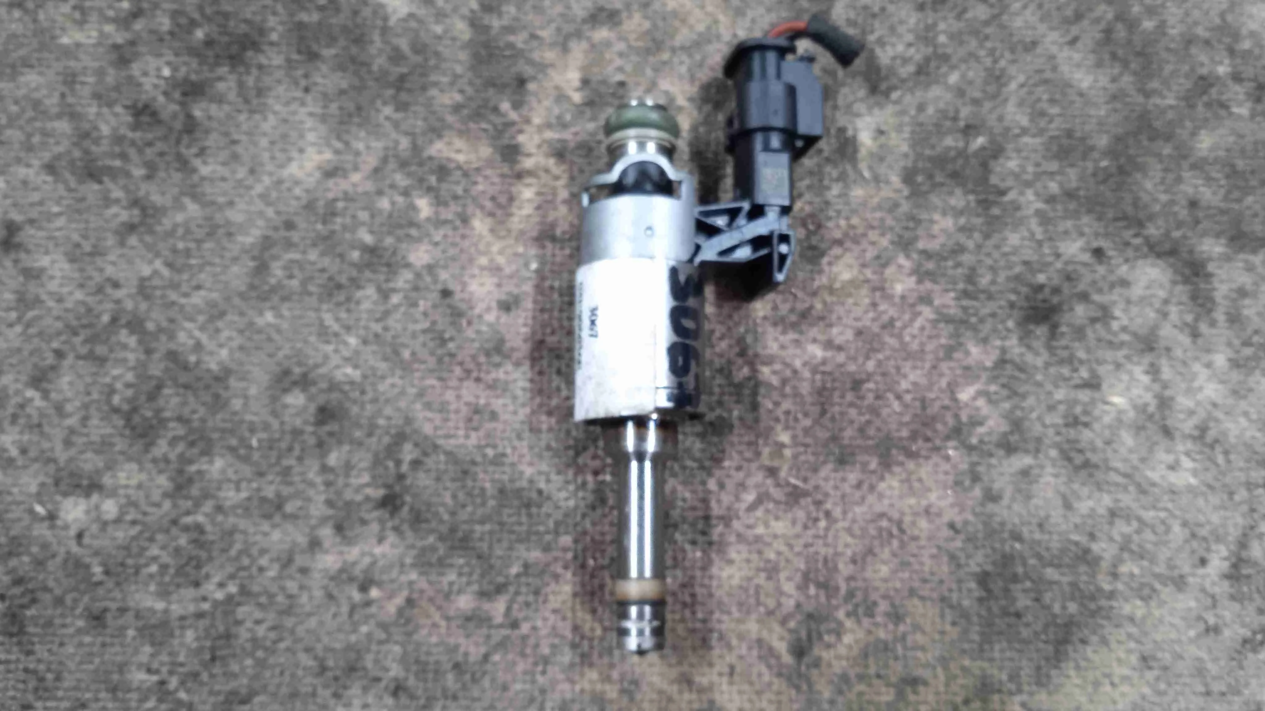 Форсунка Volkswagen Mk6 (2008—2012) 04E906036E
 BMY