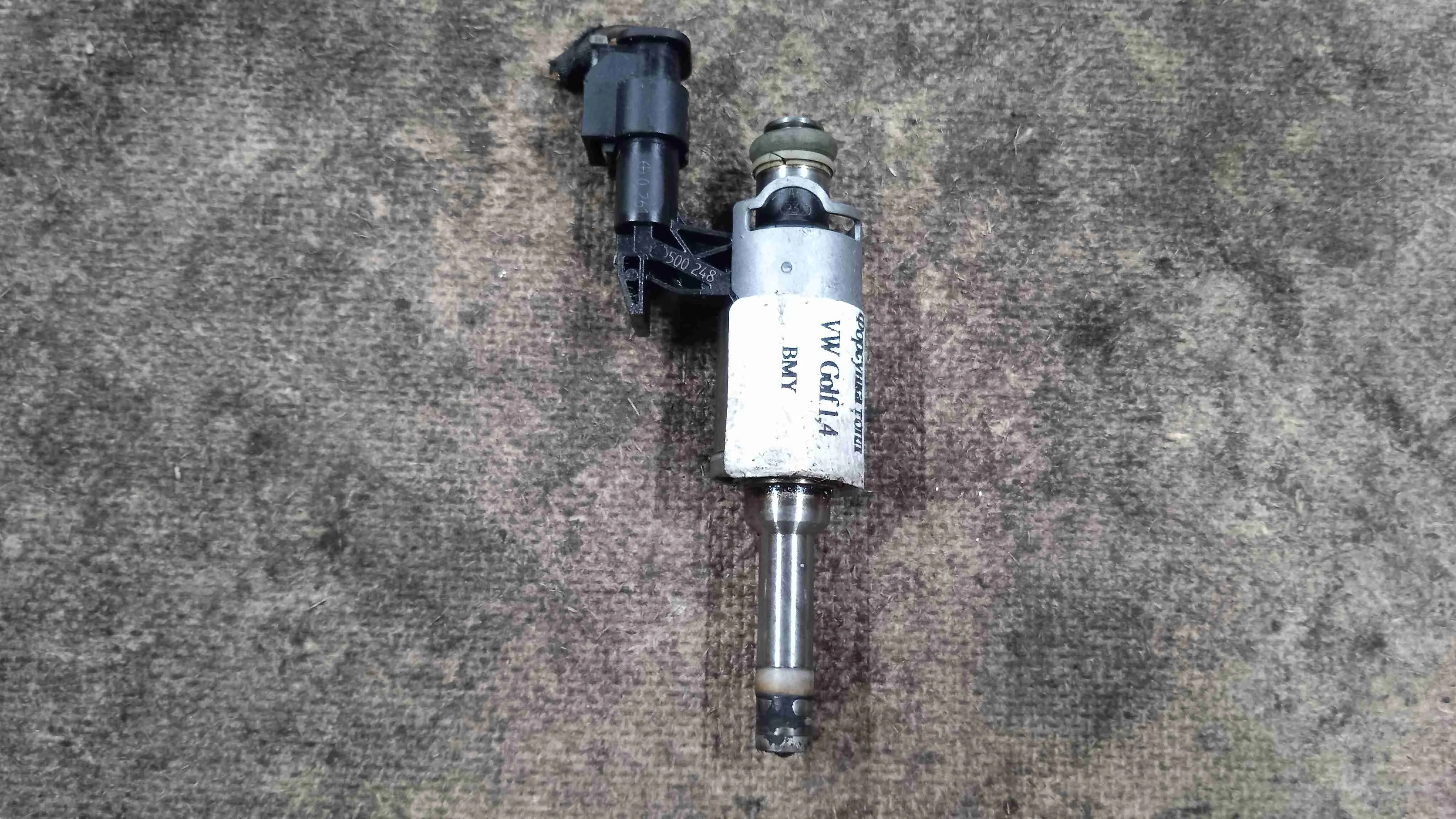 Форсунка Volkswagen Mk6 (2008—2012) 04E906036E
 BMY