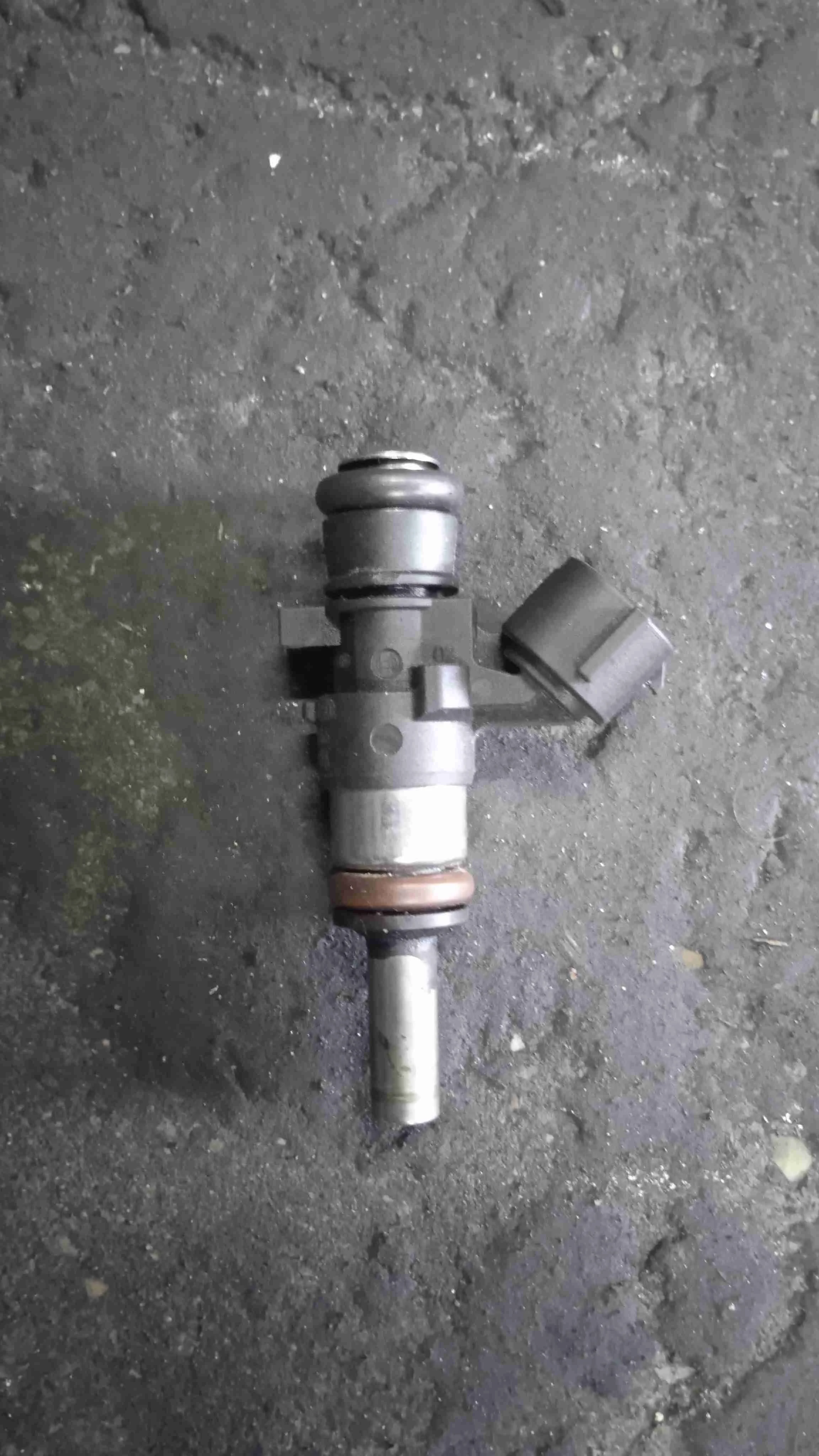 Форсунка Audi B8 рестайлинг (2011—2015) 06L906031A
 CJE