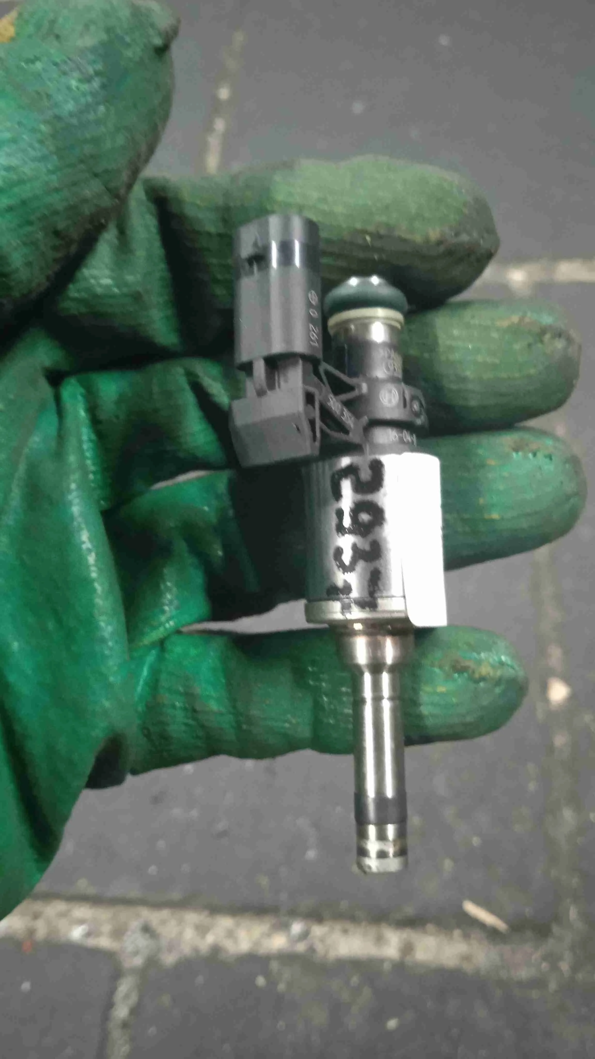 Форсунка Volkswagen V (2009—2015) 04E906036Q
 CJZ