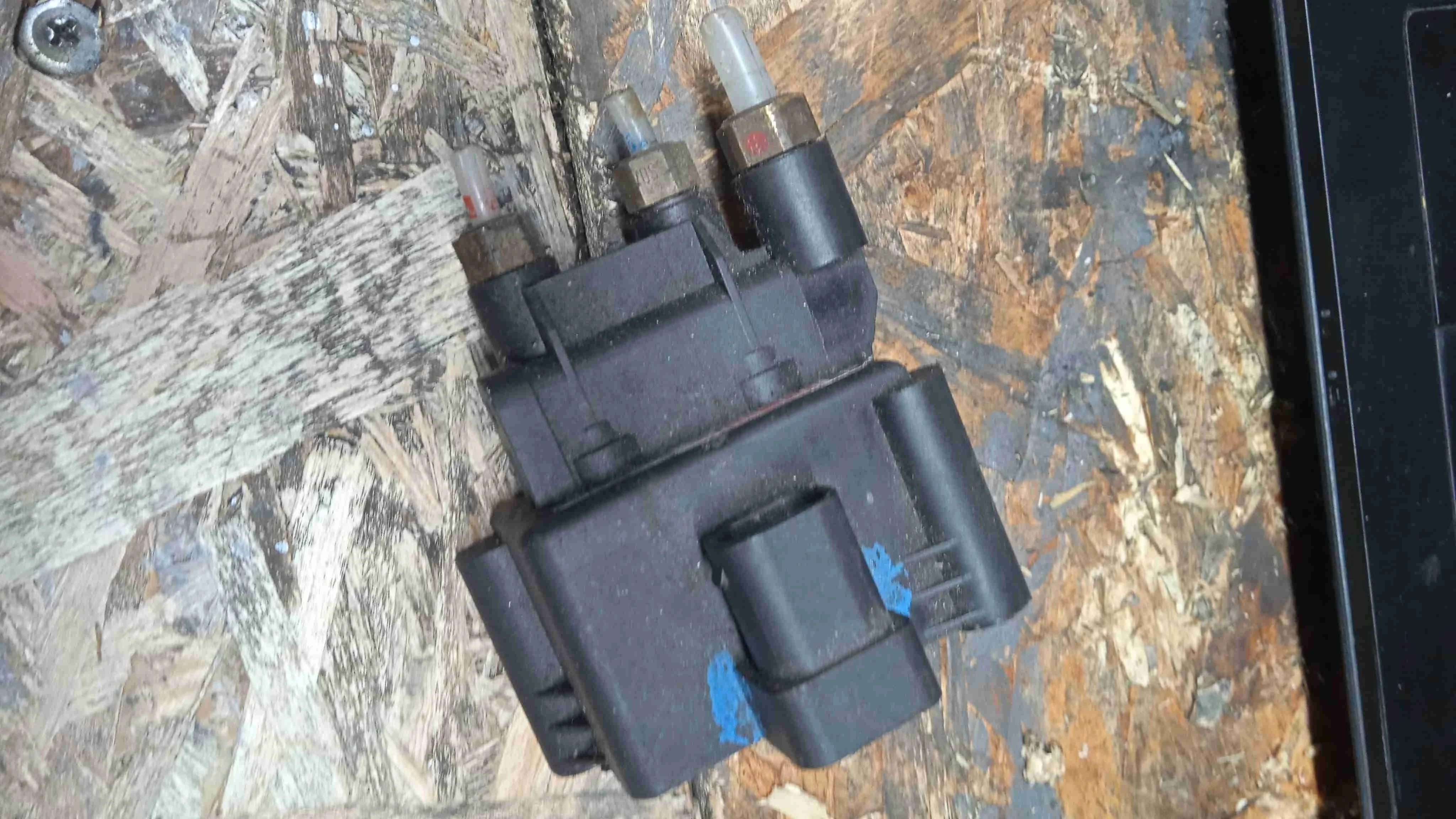 Блок клапанов пневмоподвески Mercedes-Benz W212/S212/C207/A207 (2009—2013) A2513200158
; A0993200100; A0993200258; A0993200200 271860