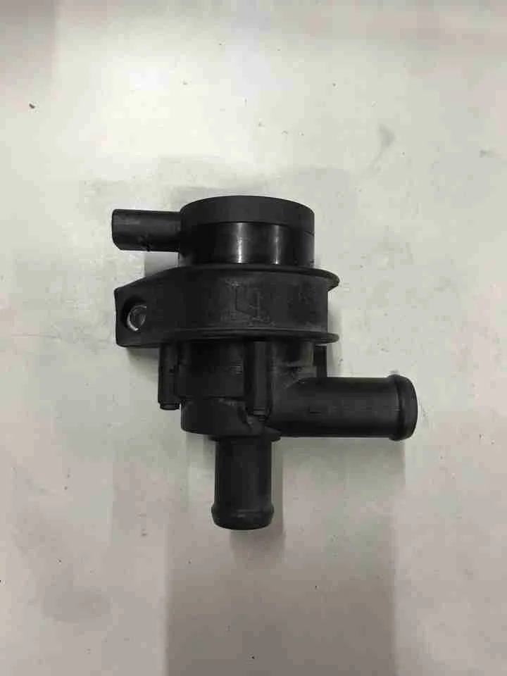 Насос антифриза дополнительный Volkswagen Mk6 (2008—2012) 1K0965561F
 CAXA