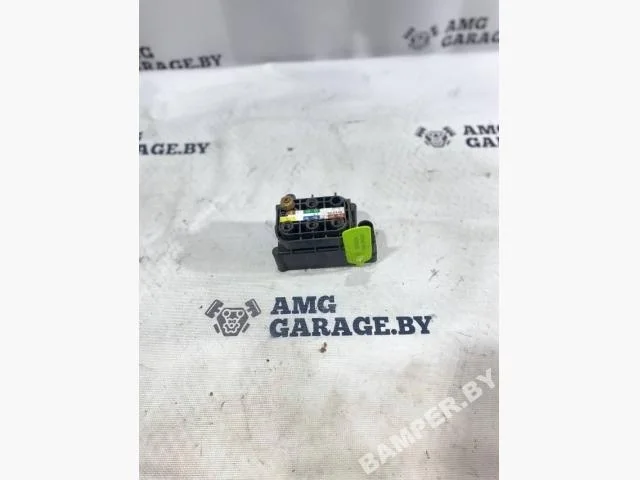 Блок клапанов пневмоподвески Mercedes-Benz W205/S205/C205/A205 (2014—2018) A0993200058,,A0993200258