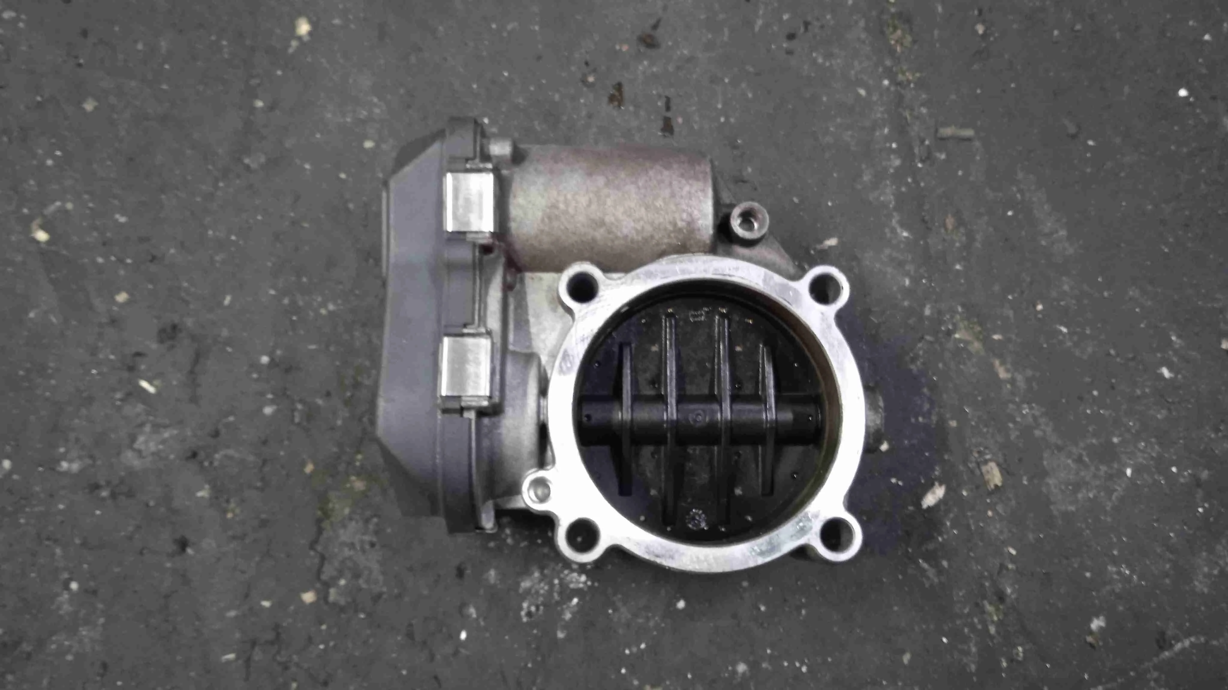 Заслонка дроссельная Audi D4 рестайлинг (2013—2017) 06E133062H
 CRE