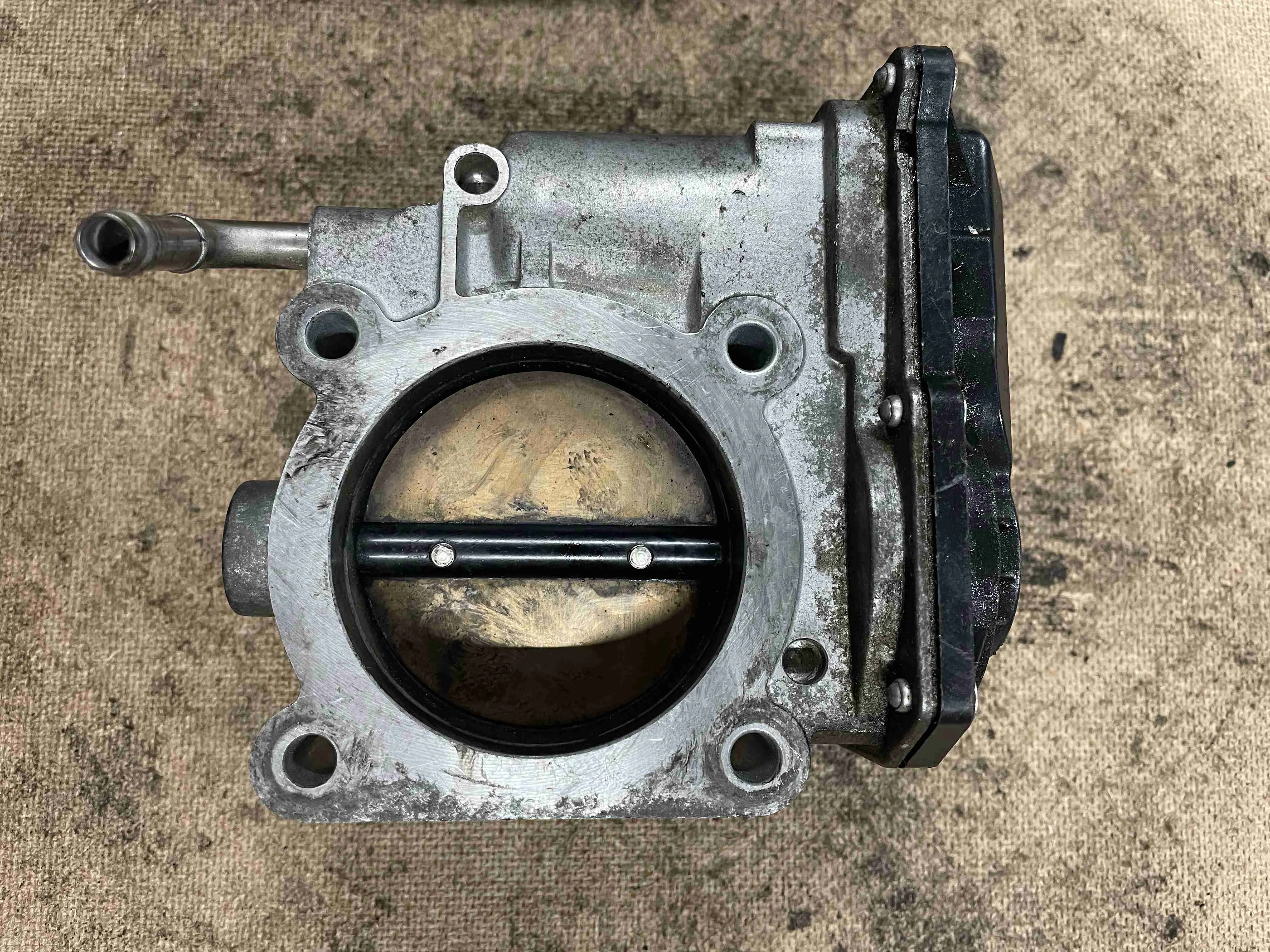 Заслонка дроссельная Toyota S180 (1999—2008) 2203031020
 AT