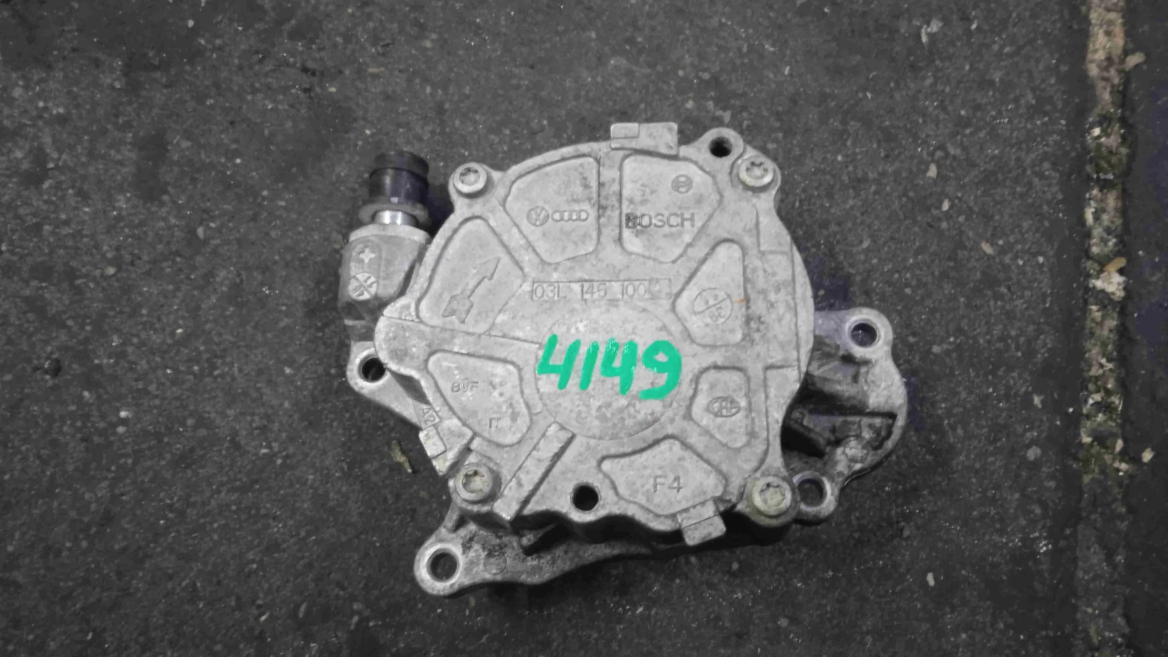 Насос вакуумный Volkswagen VI (2010—2015) 03L145100G
 CJA