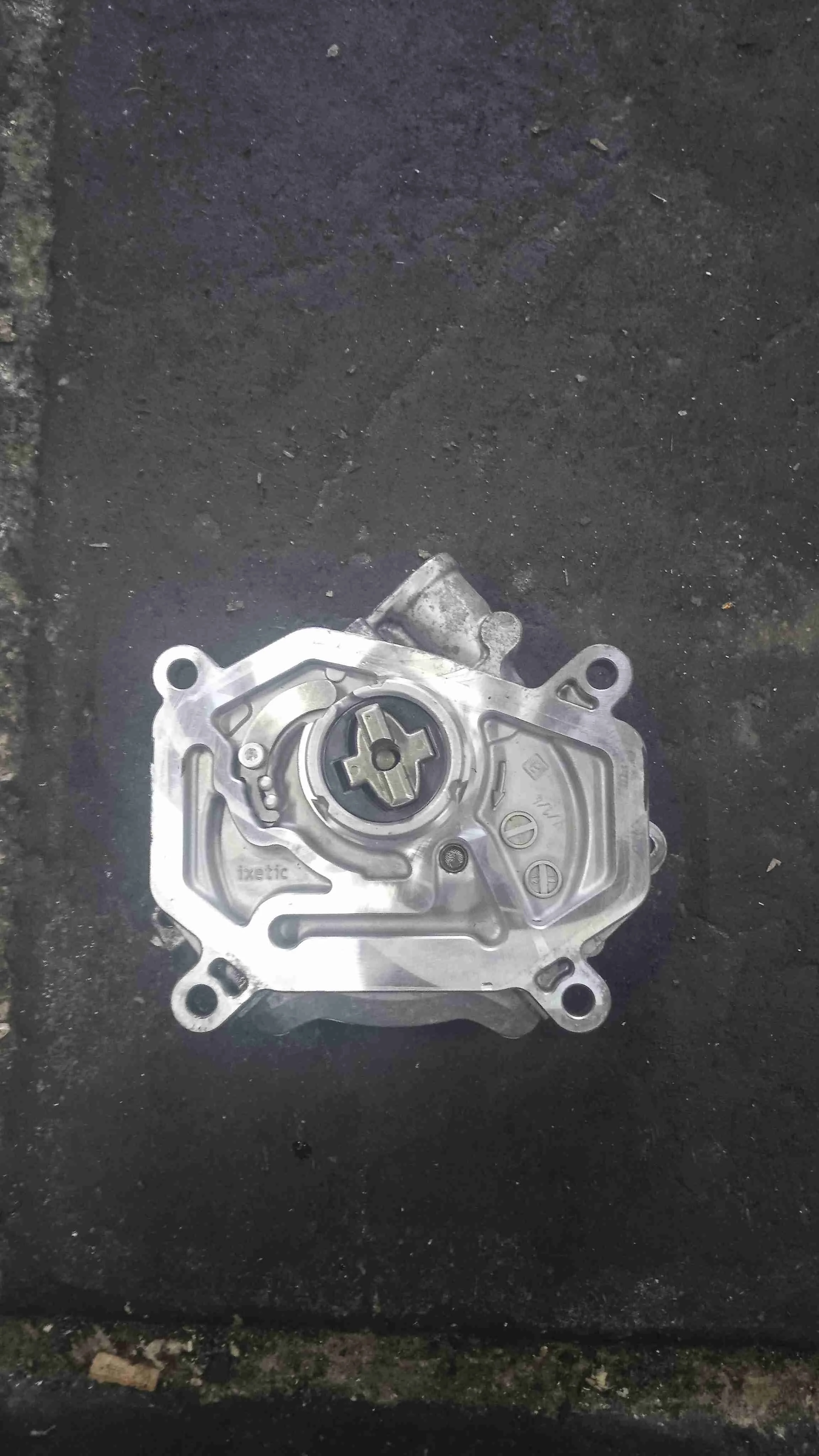 Насос вакуумный Mercedes-Benz W205/S205/C205/A205 (2014—2018) A2701800901
; A2701801001 274910