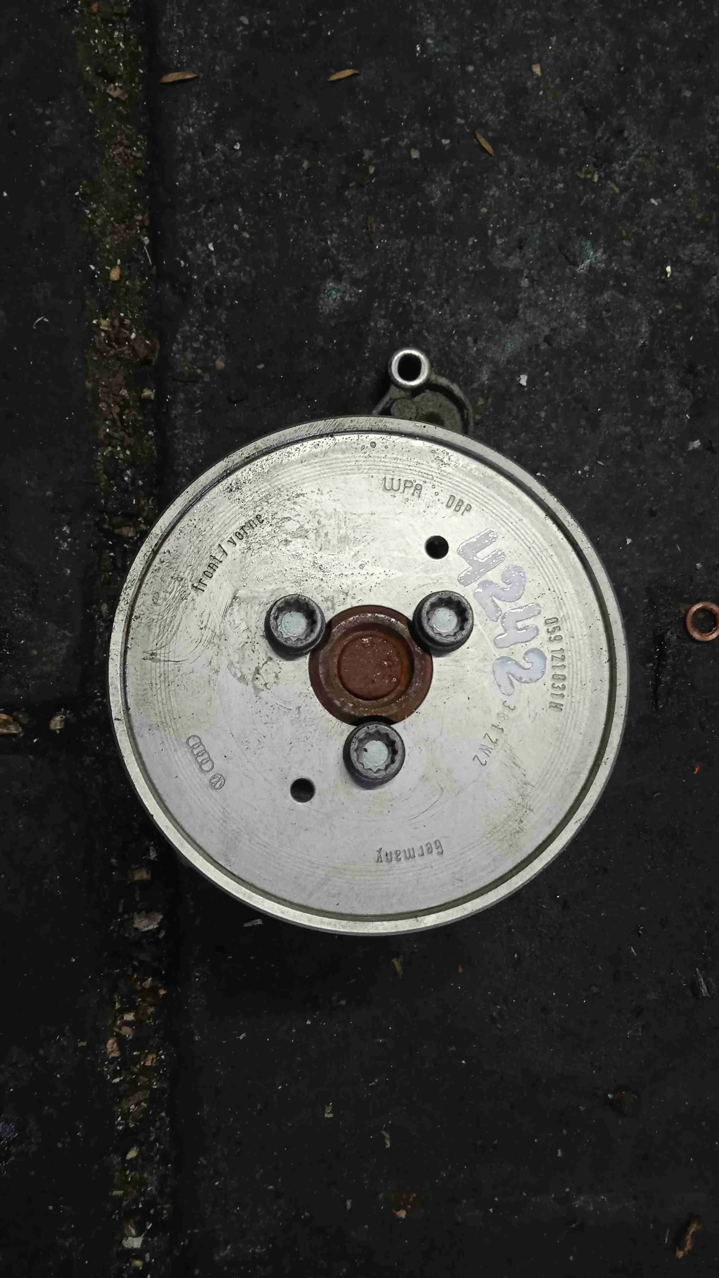 Помпа Audi B8 рестайлинг (2011—2015) 06E121005G
; 06E121018B CAM