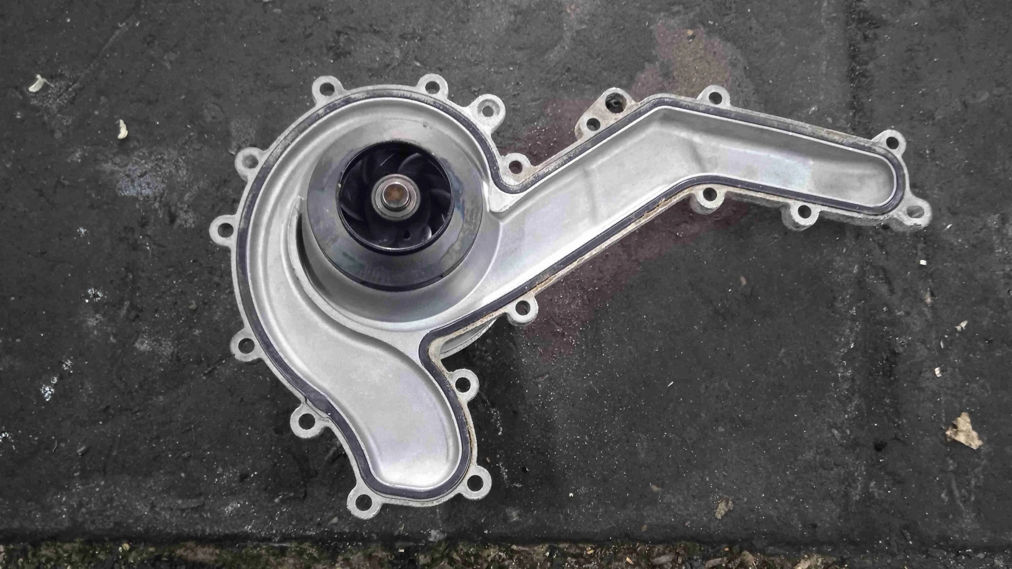 Помпа Audi 4M (2015—2020) 059121008T
; 059121008G CVM