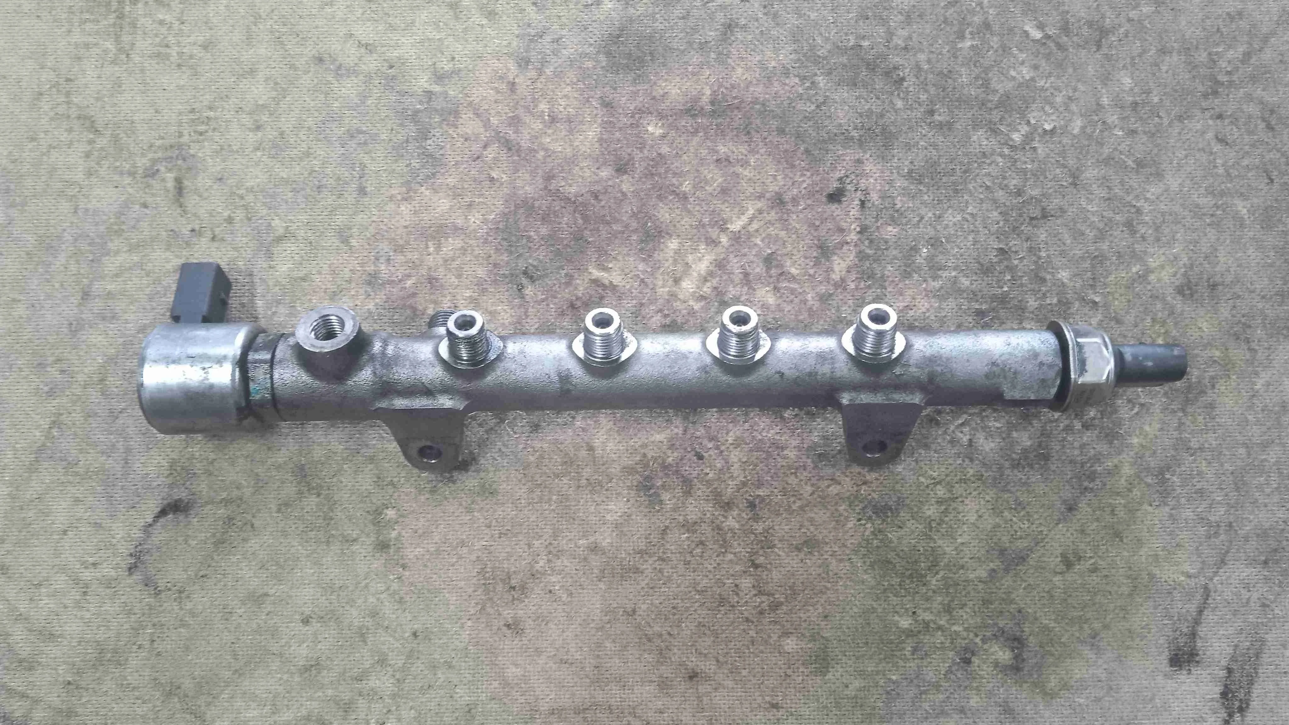 Топливная рампа Mercedes-Benz W639 рестайлинг (2010—2014) A6110700095
 611