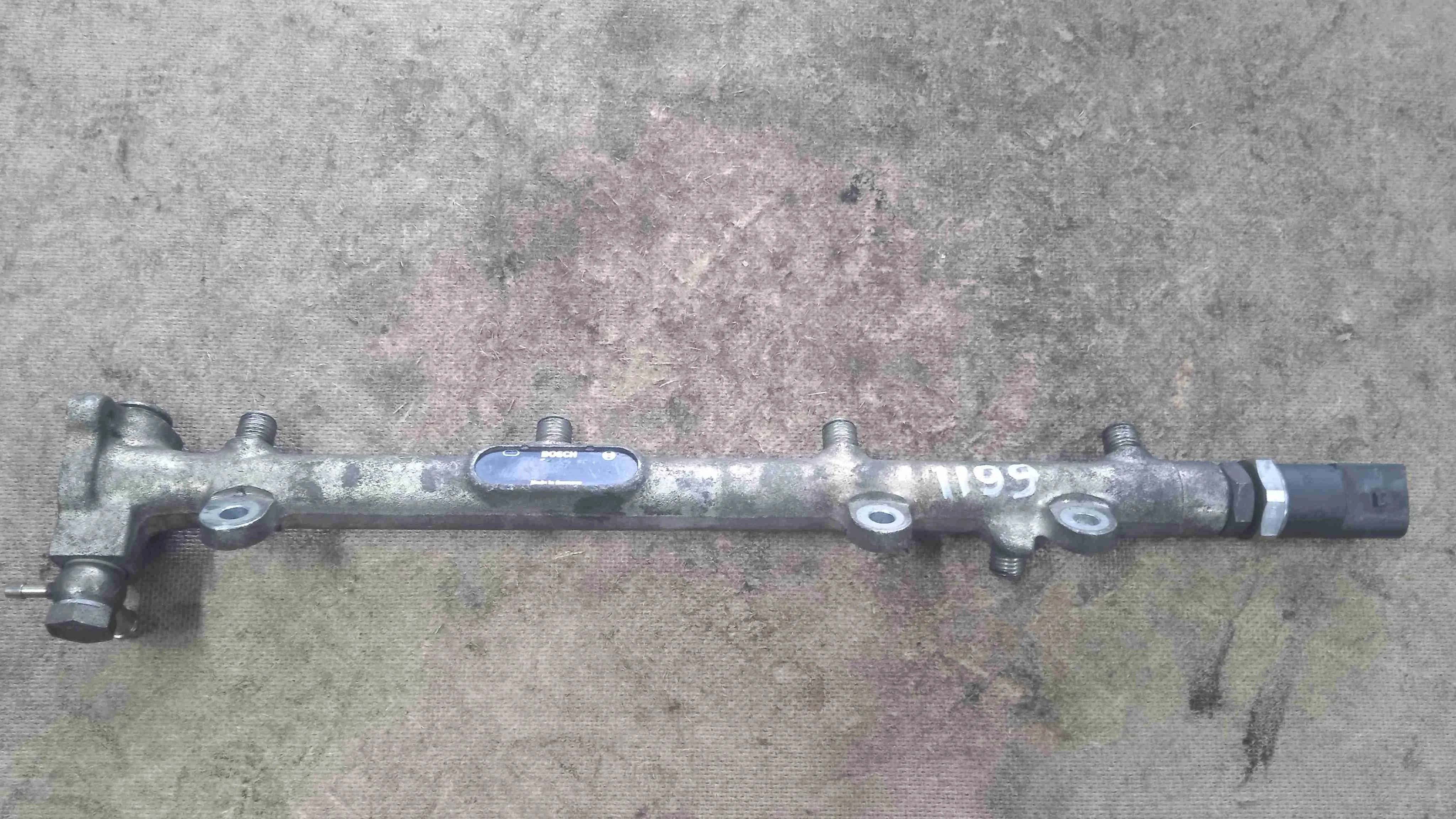 Топливная рампа Mercedes-Benz W639 (2003—2010) A6110700095
 611