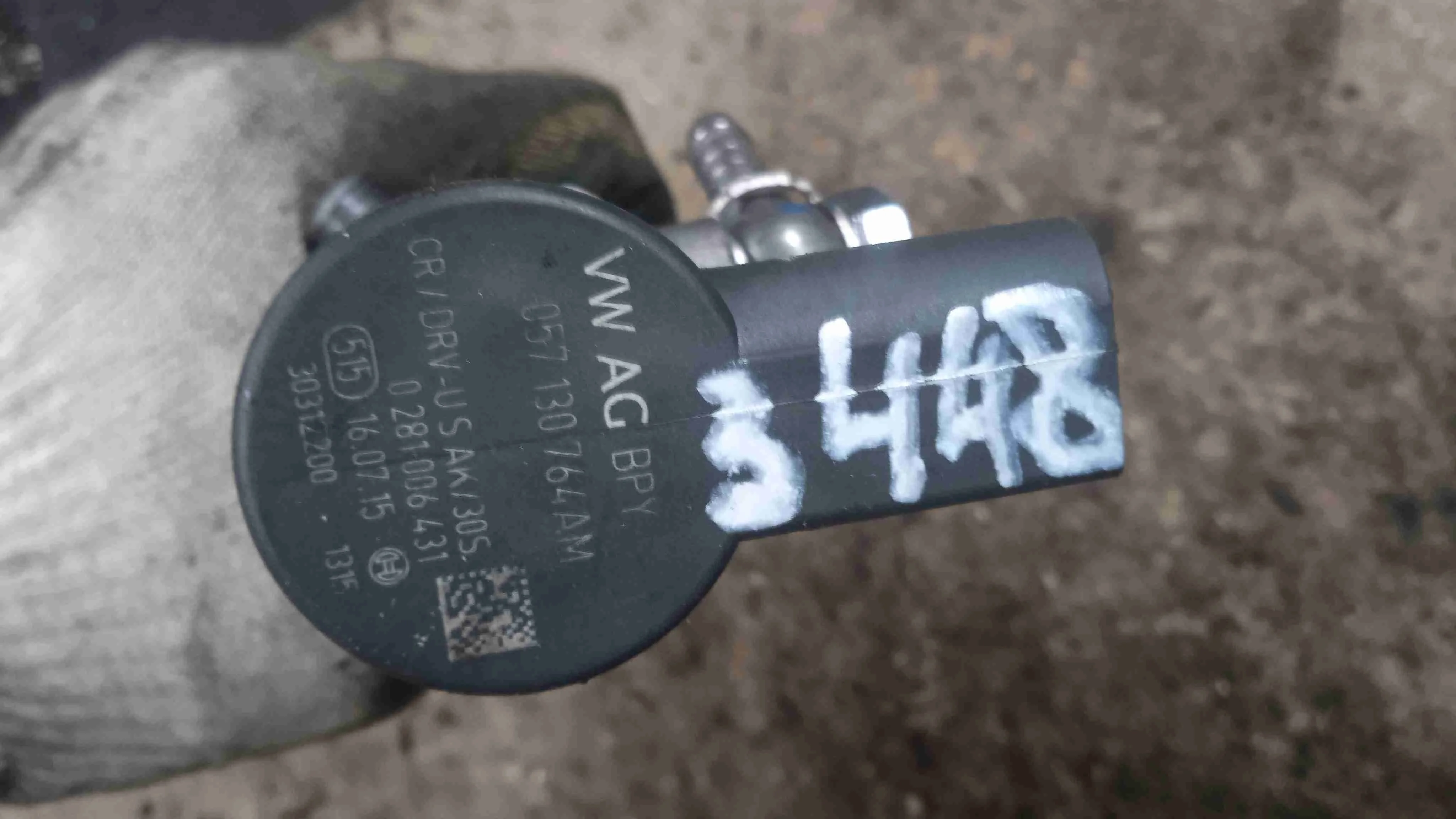 Датчик давления топлива Volkswagen II рестайлинг (2014—2018) 057130764AM
 CVM