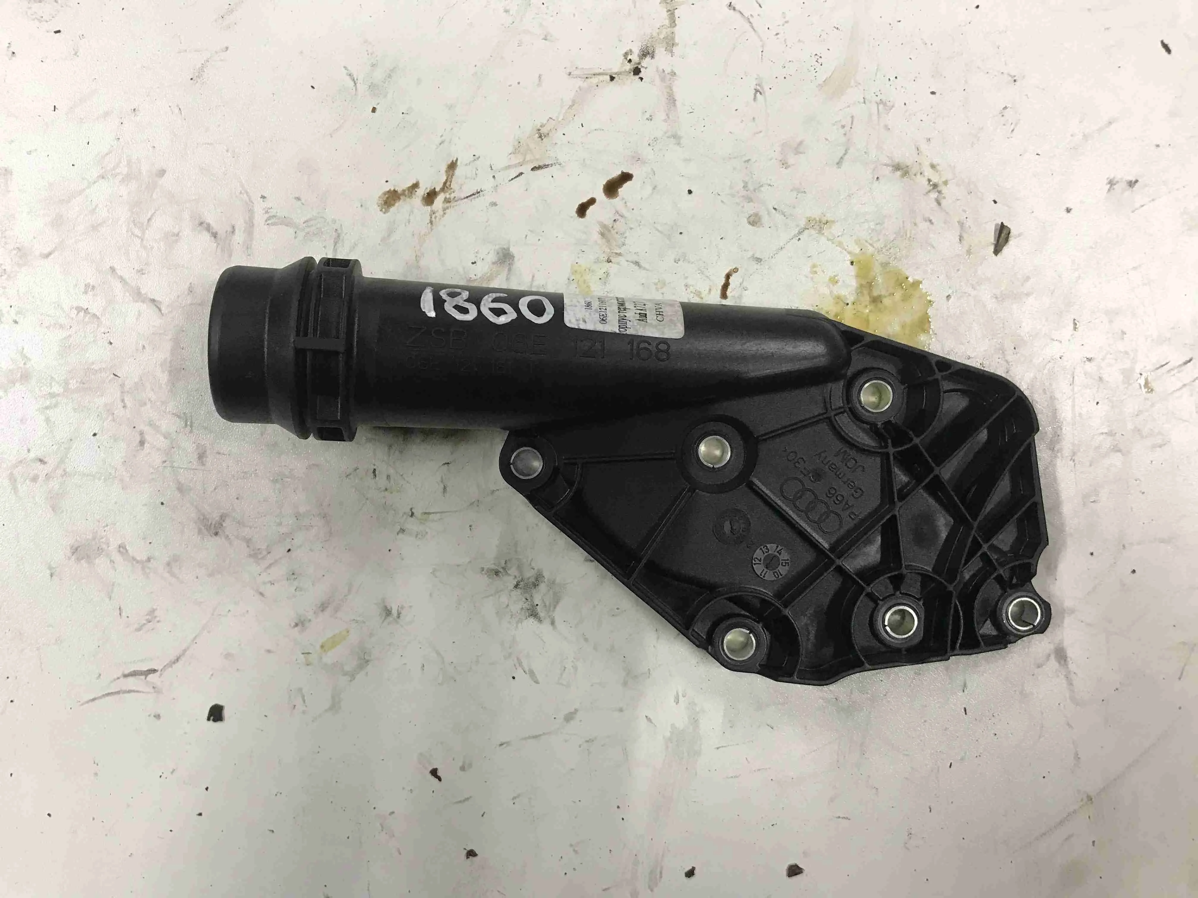 Корпус термостата Audi I рестайлинг (2014—2018) 06E121168 CHVA