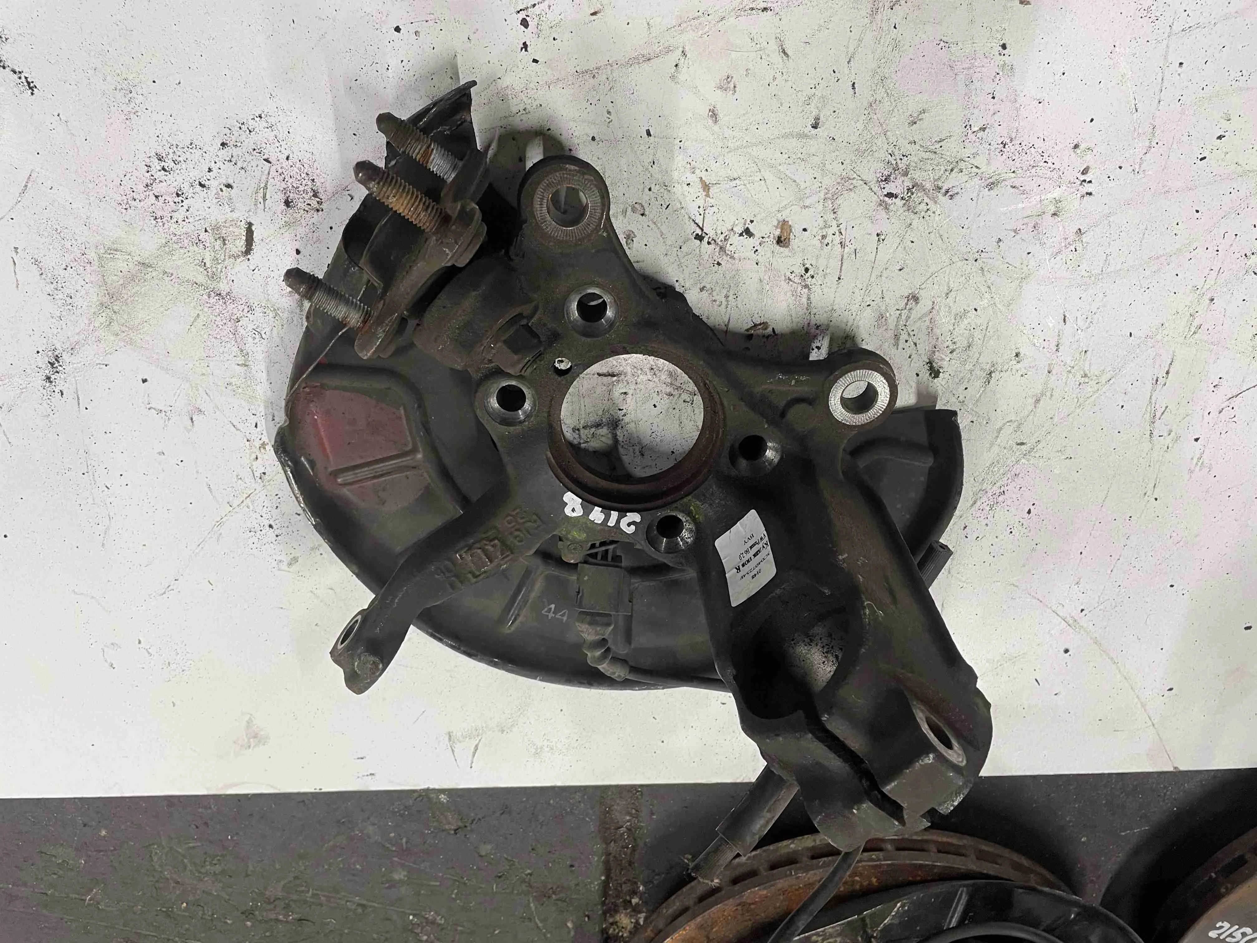 Кулак поворотный правый Volkswagen B6 3C0407254F
 BVY