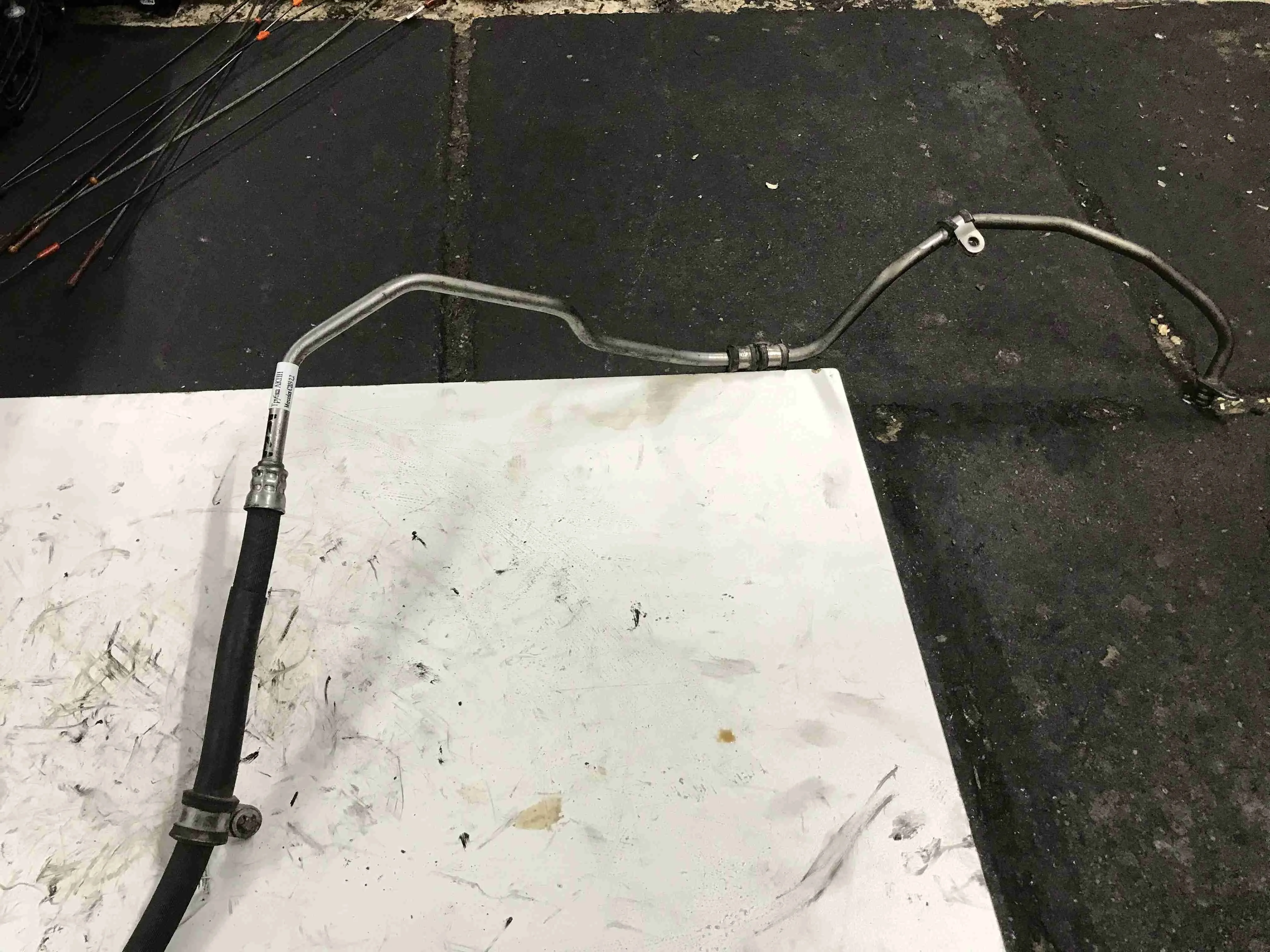 Шланг (трубка) АКПП Mercedes-Benz W203/S203/CL203 (2000—2004) A2032703496
; A2032705596 611962