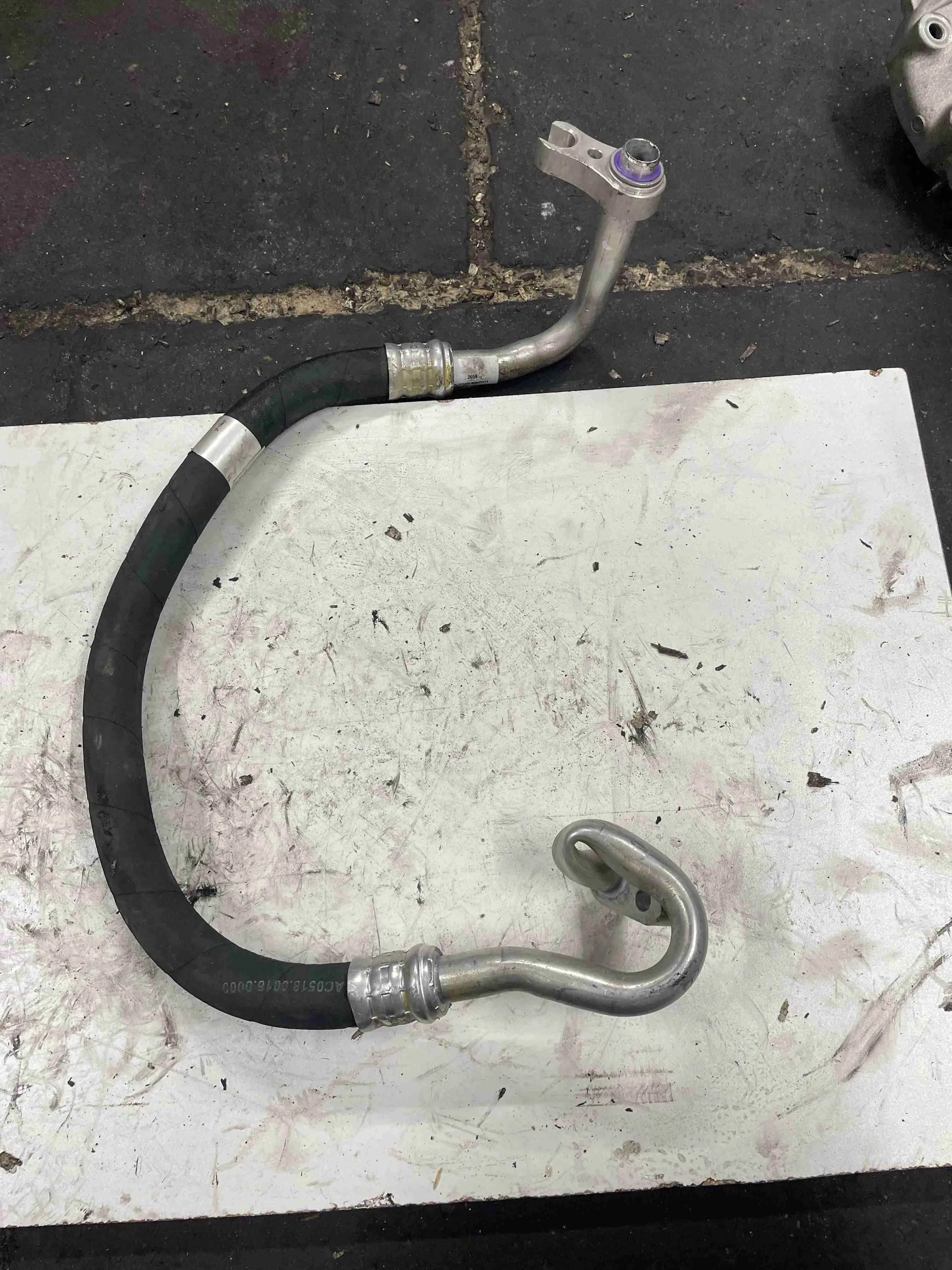 Трубка кондиционера Mercedes-Benz W205/S205/C205/A205 (2014—2018) A2058306501
 651