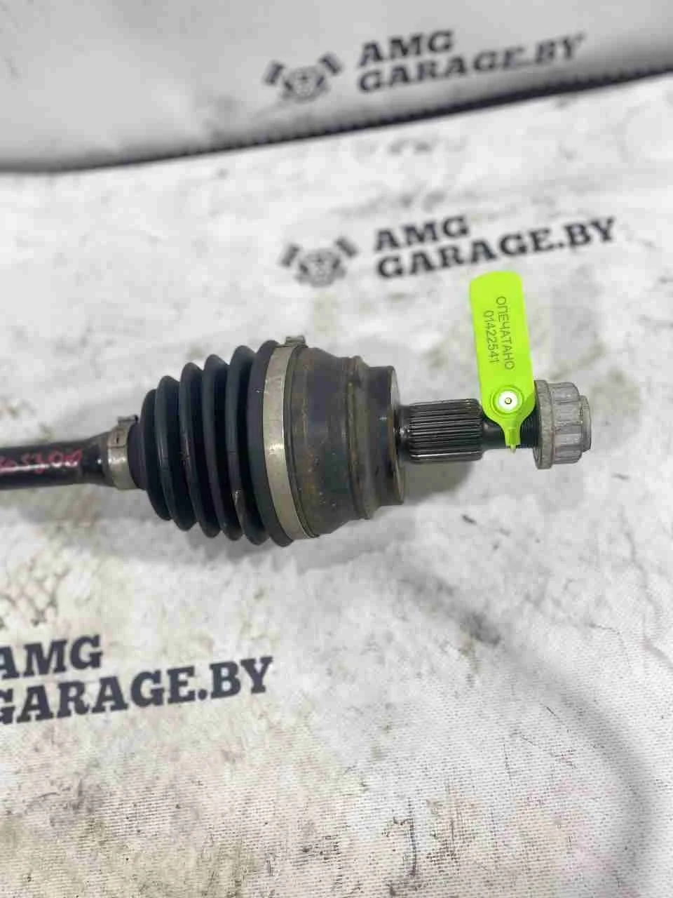 Полуось передняя левая (приводной вал, ШРУС) Mercedes-Benz W166 (2015—2018) A1663303300