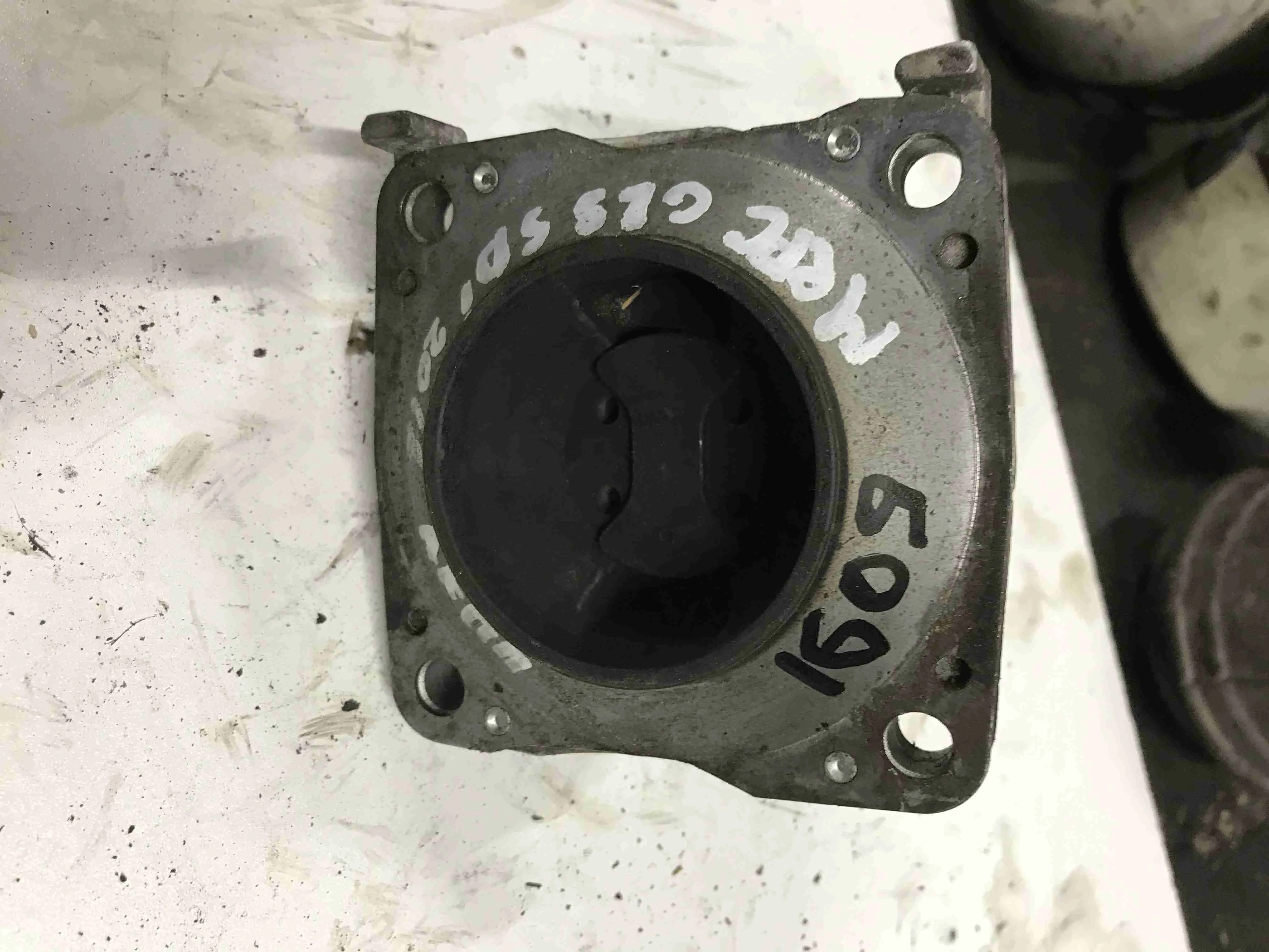 Подушка крепления КПП Mercedes-Benz X166 (2015—2019) A1662401118
; A1662401318 642826