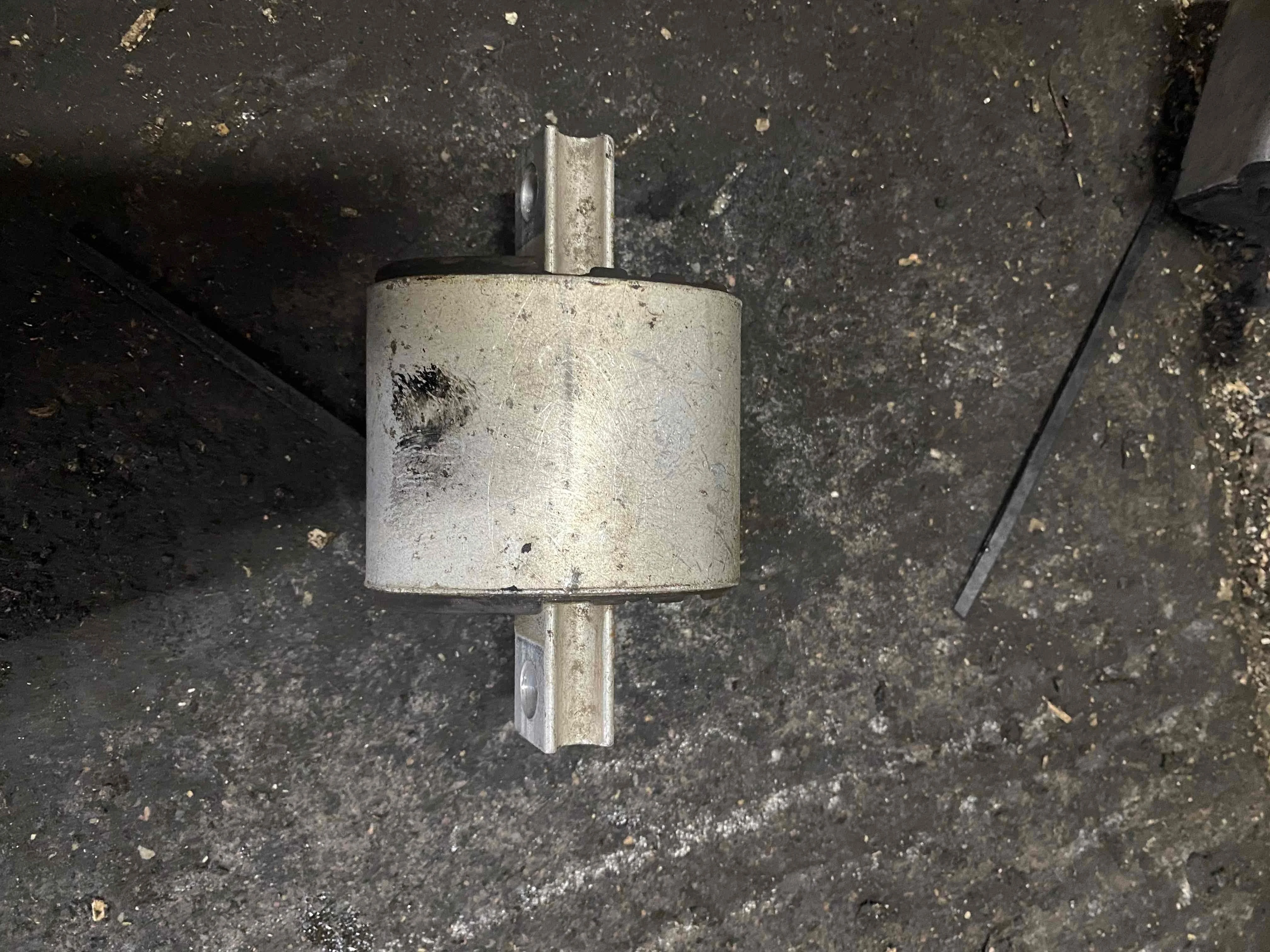 Подушка крепления КПП Mercedes-Benz W205/S205/C205/A205 (2014—2018) A2122400318 651