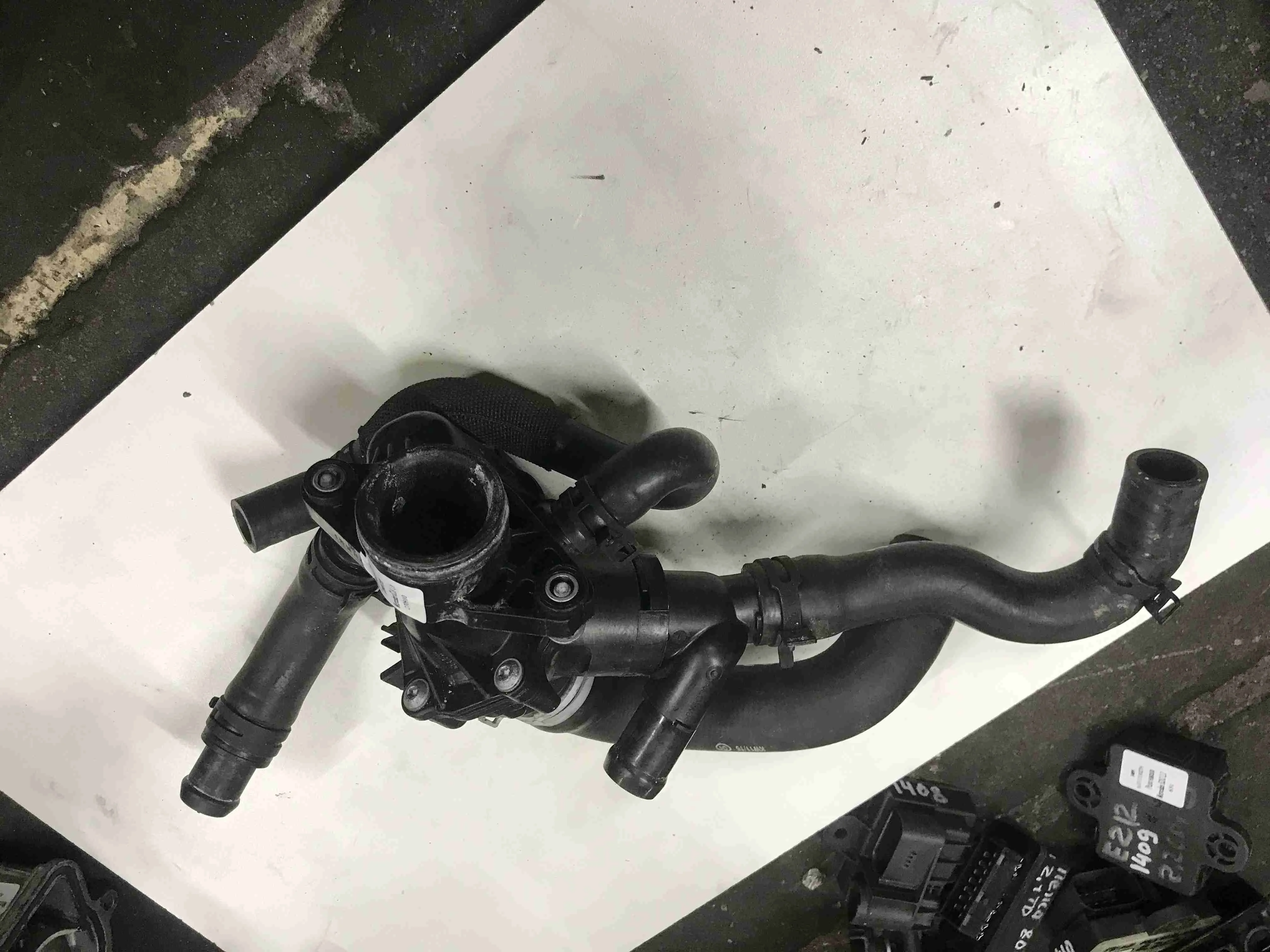 Термостат Mercedes-Benz C117/X117 рестайлинг (2016—2019) A2702000615
 270910