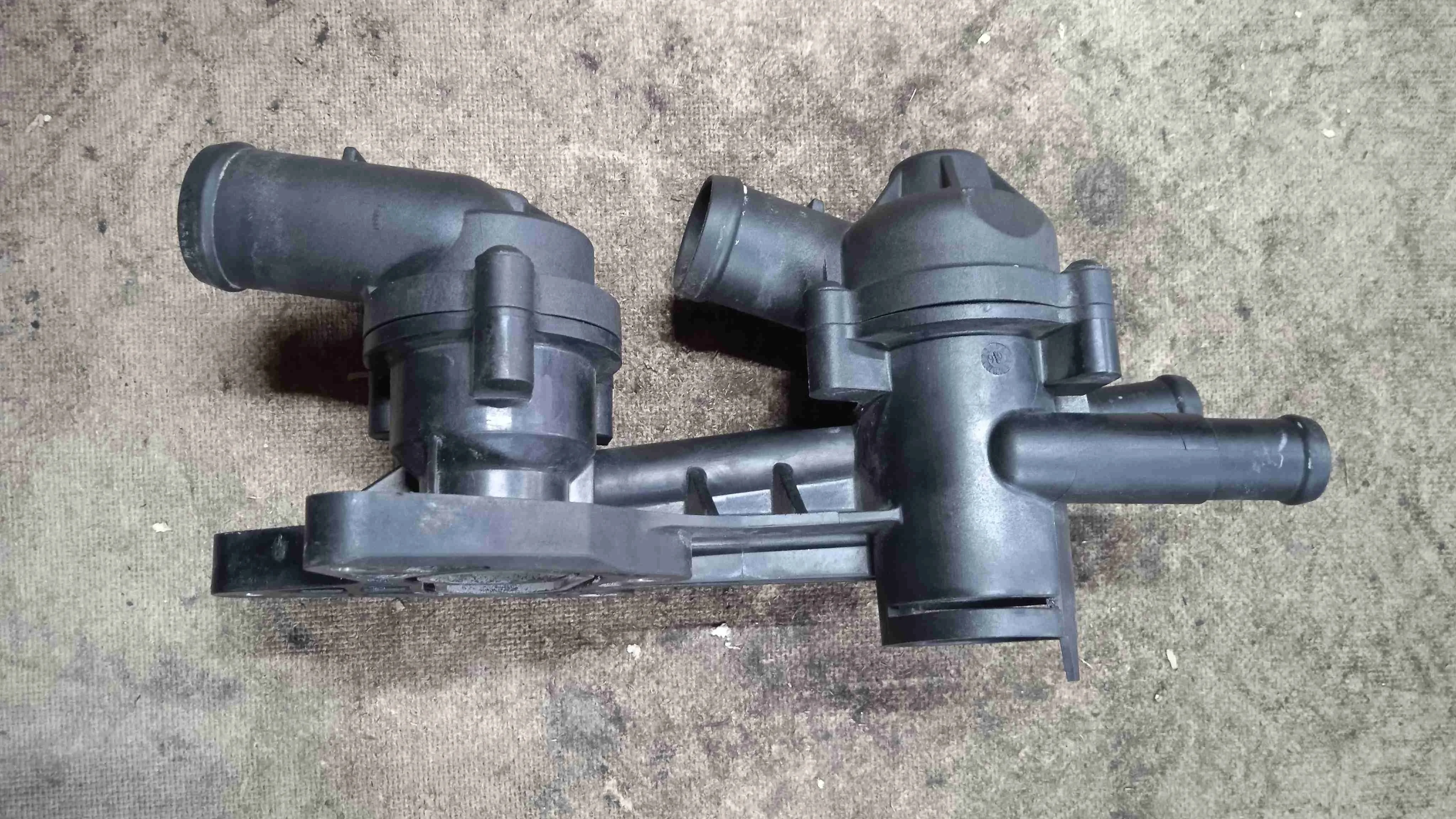 Термостат Volkswagen Mk6 (2008—2012) 03C121026S
 BMY