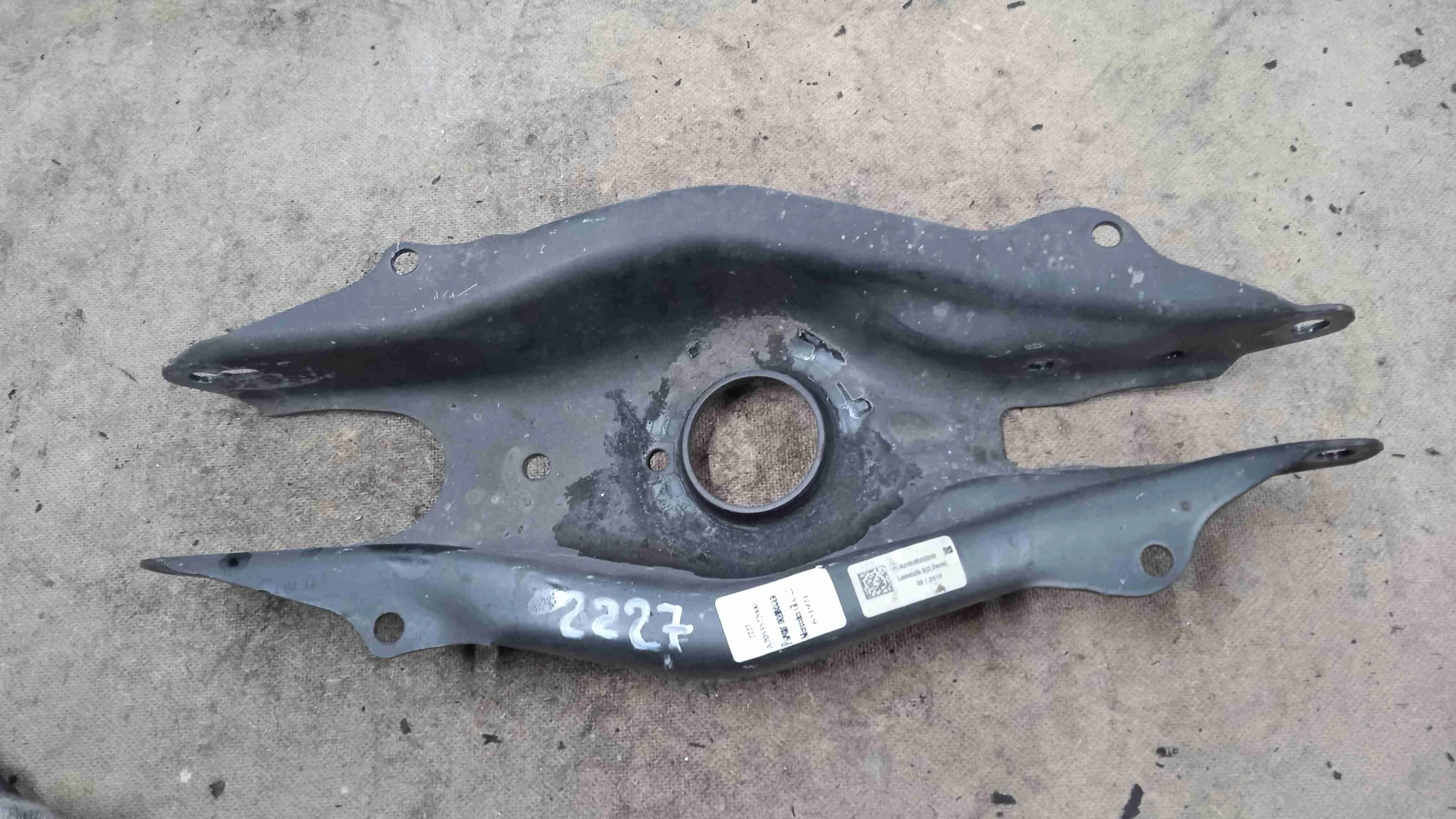 Рычаг задний Mercedes-Benz W205/S205/C205/A205 (2014—2018) A2053522000
; A2053523300 274