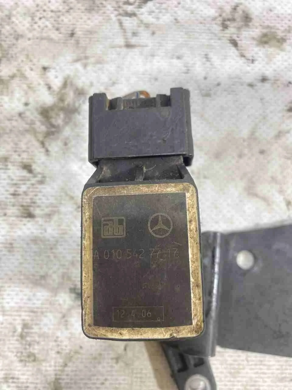 Датчик положения подвески Mercedes-Benz W211/S211 (2002—2006) A0105427717