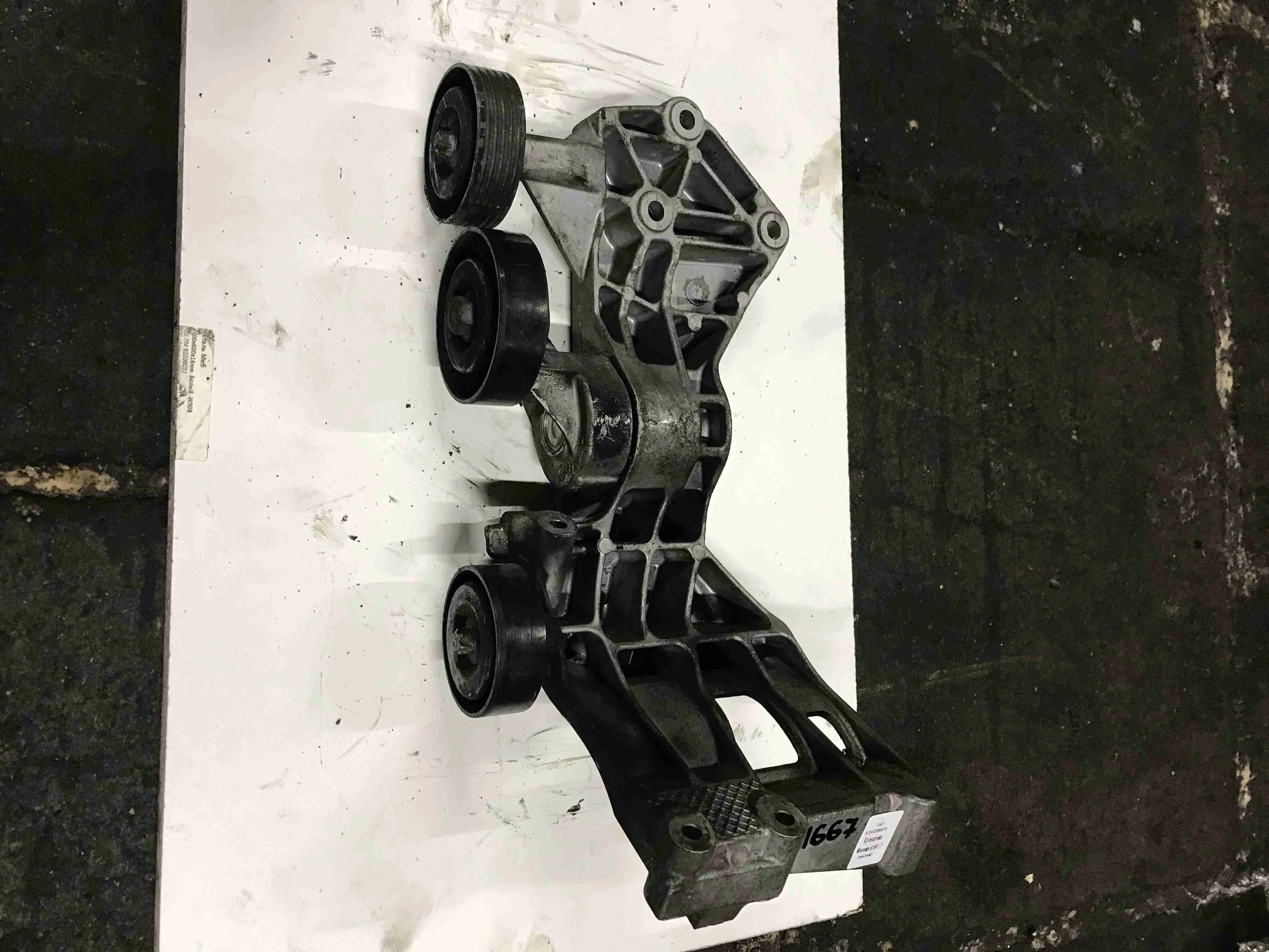 Кронштейн Mercedes-Benz W169 (2004—2008) A2662000670
; A2662000570; A2662000970; A2662000770; A2662001170 266940