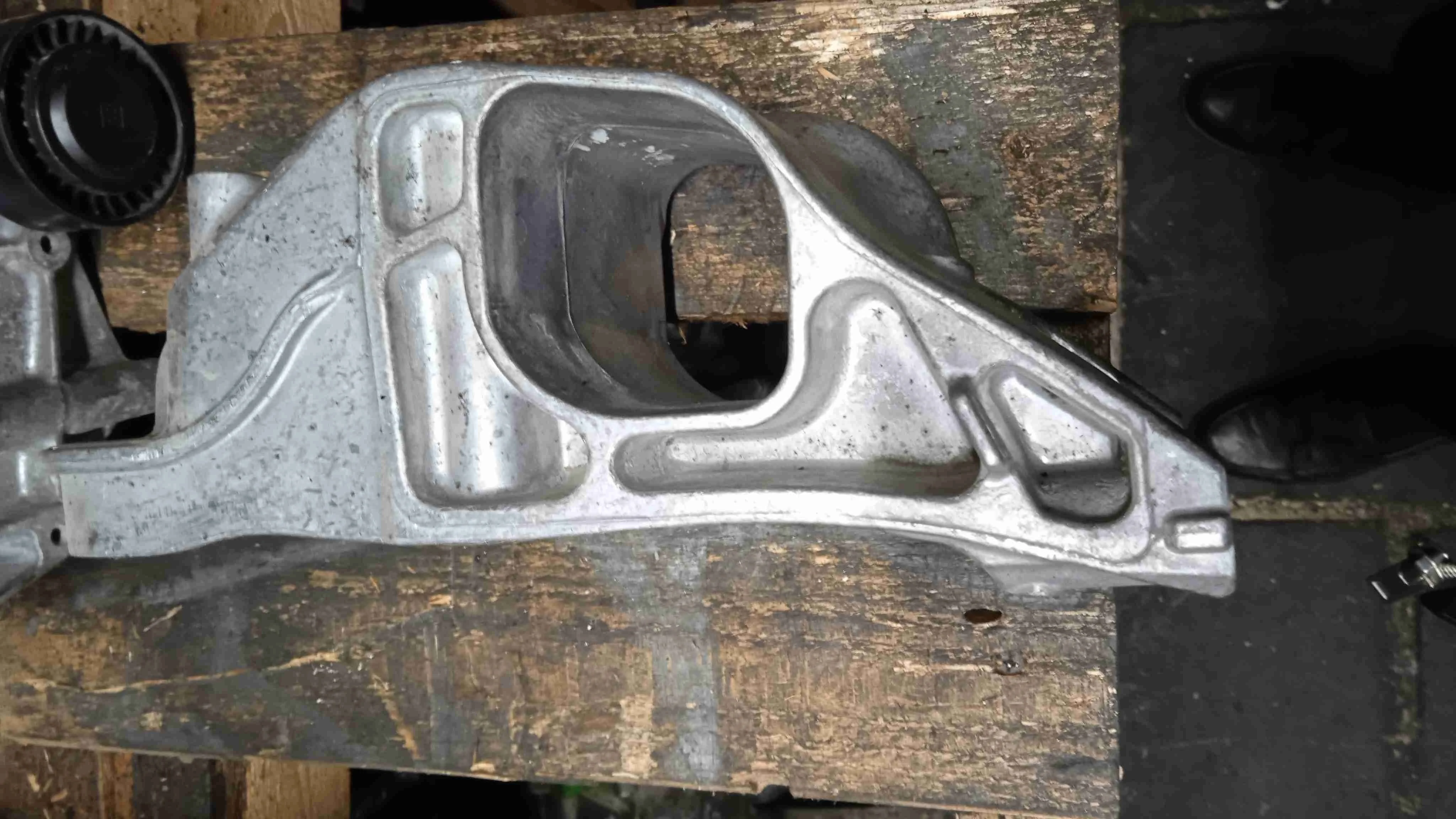 Кронштейн Mercedes-Benz C117/X117 рестайлинг (2016—2019) A2702230138
 270920