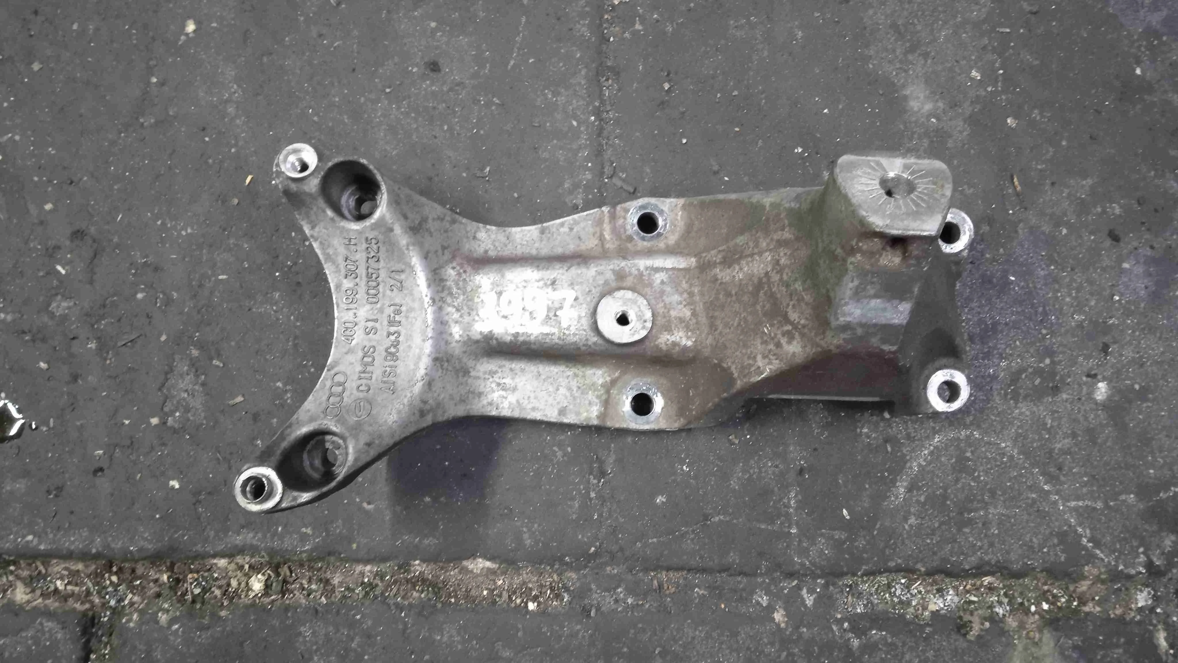 Кронштейн Audi D4 (2010—2014) 4G0199307H
; 4G0199307 CRE