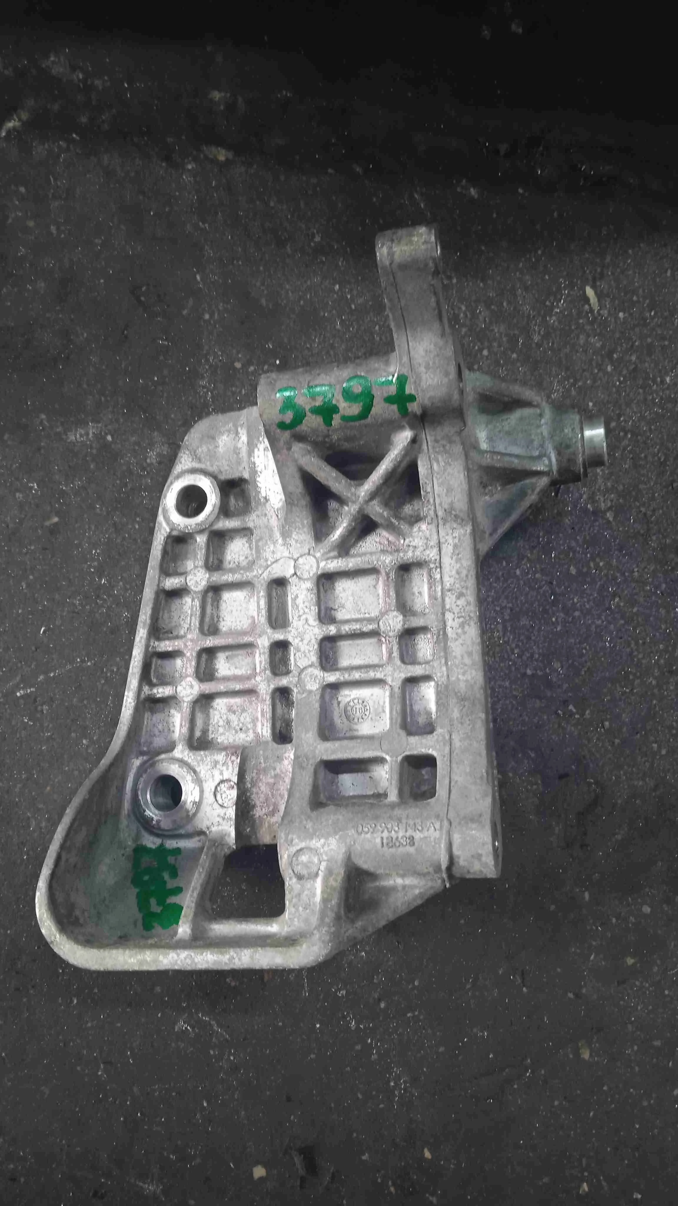 Кронштейн генератора Audi D4 (2010—2014) 059903143AJ
 CTB