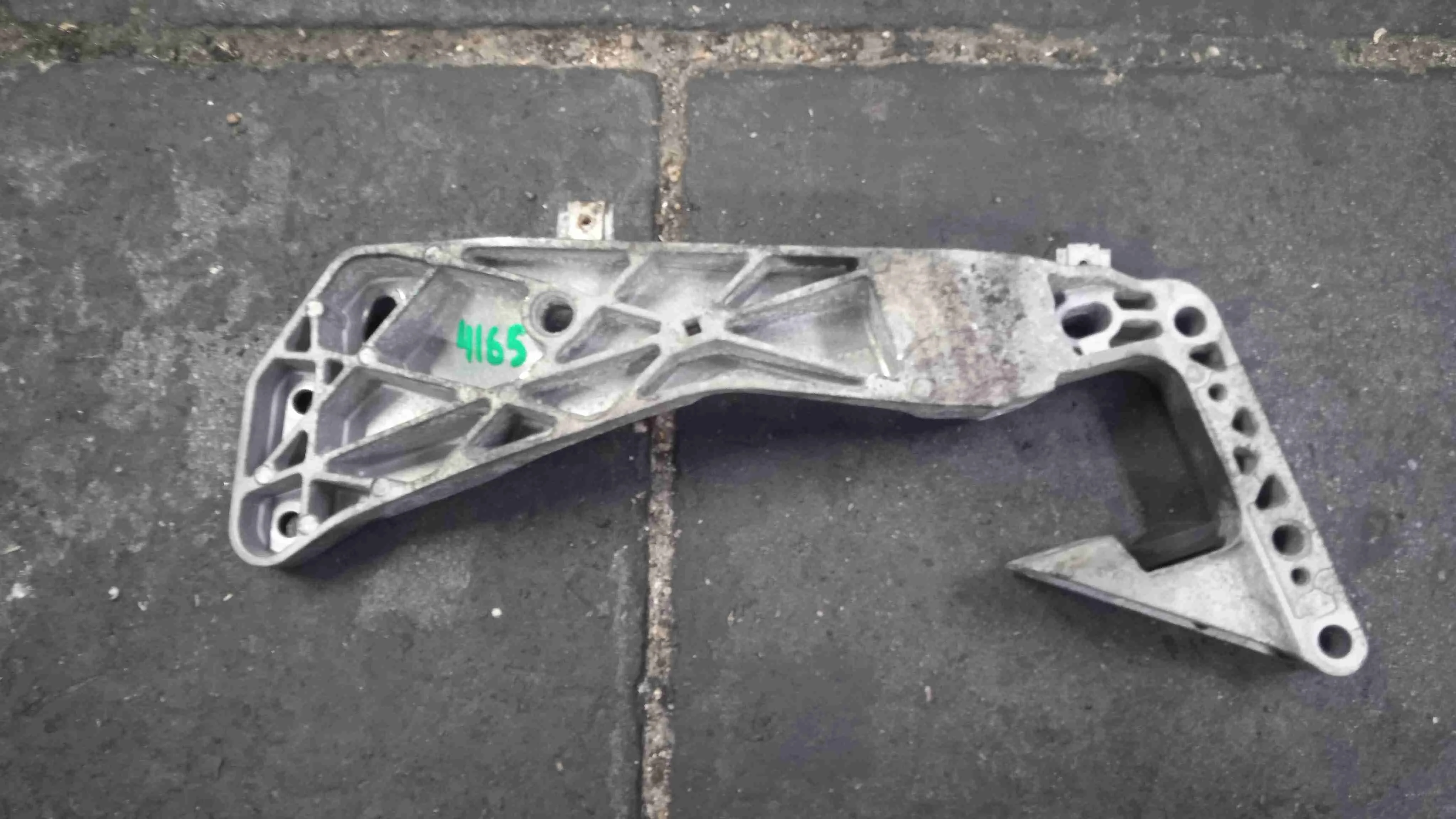 Кронштейн КПП BMW F30/F31 (2011—2015) 22116769281
 N57D30A