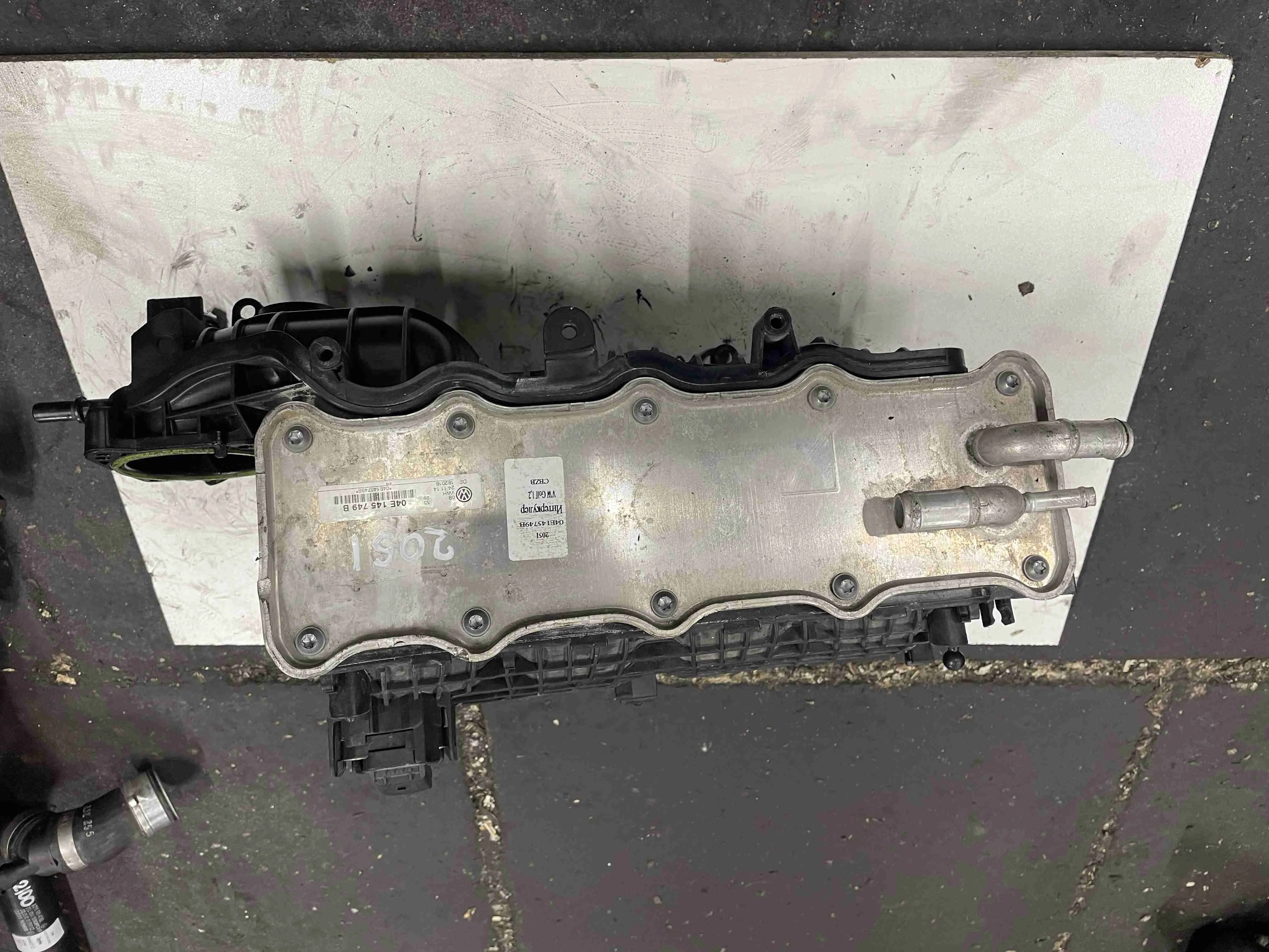 Интеркулер Volkswagen Mk6 (2008—2012) 04E145749B
 CBZB