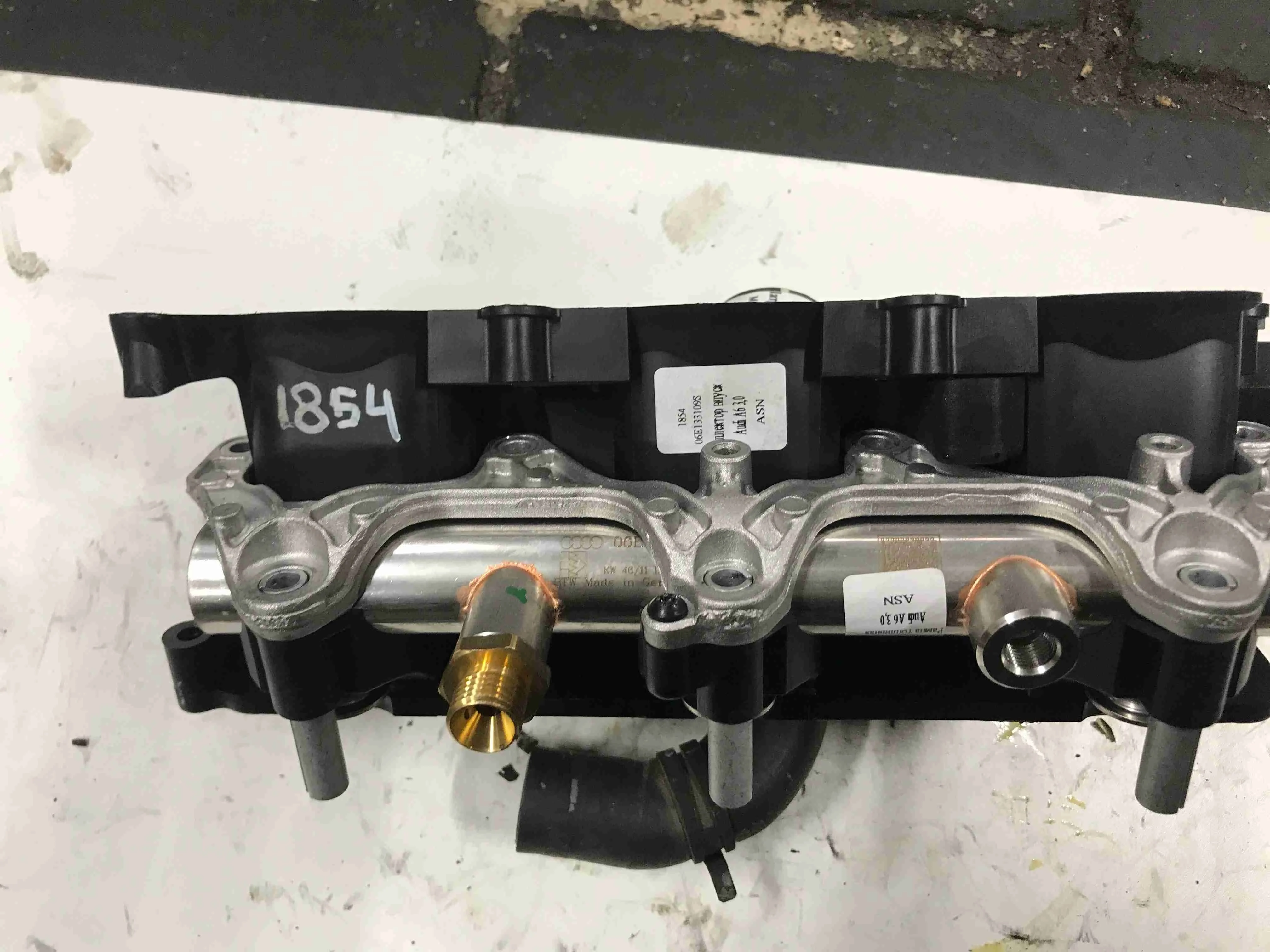 Коллектор впускной Audi C7 (2011—2014) 06E133125D
 CHVA