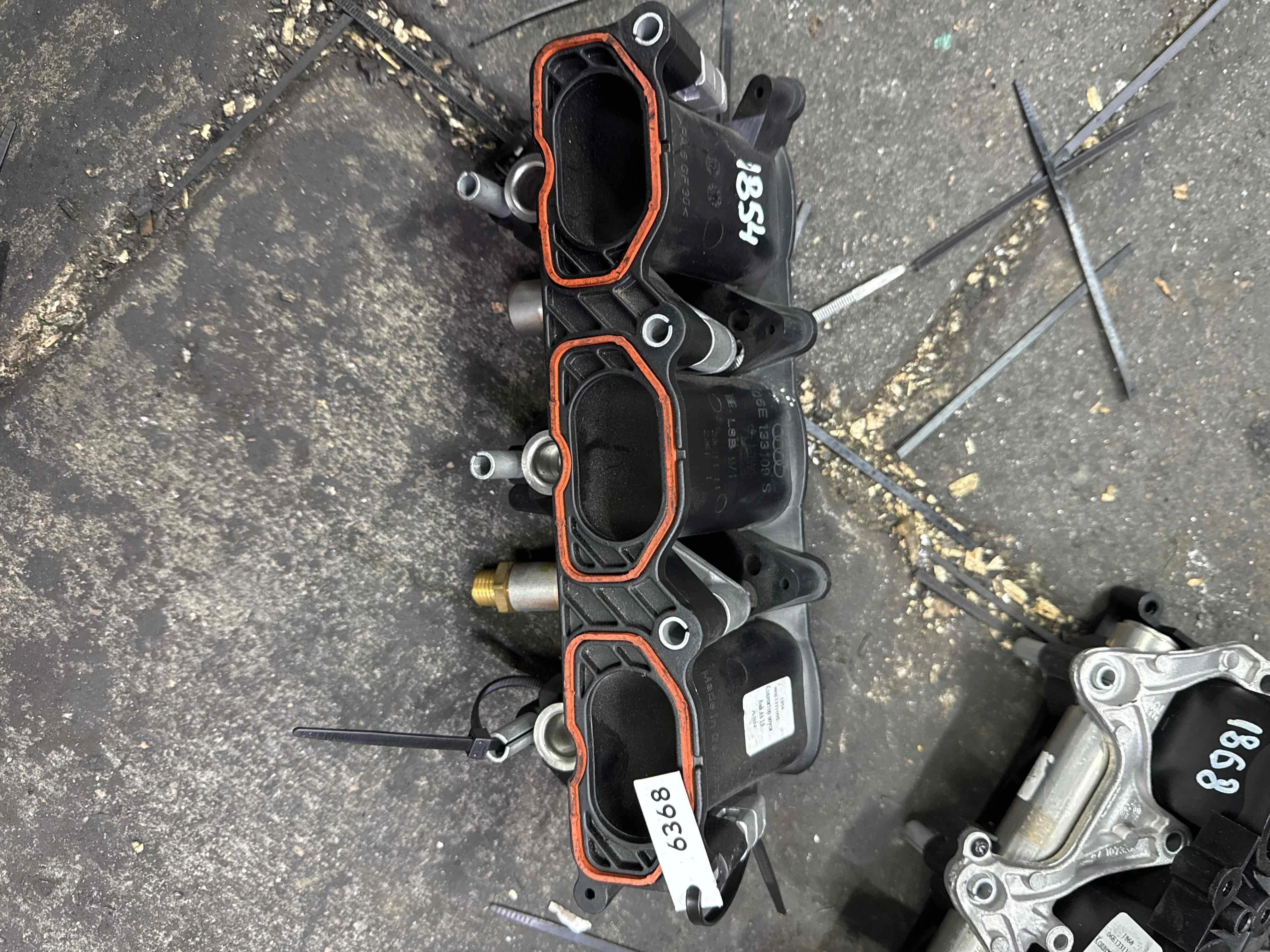 Коллектор впускной Audi C7 (2011—2014) 06E133125D
 CHVA