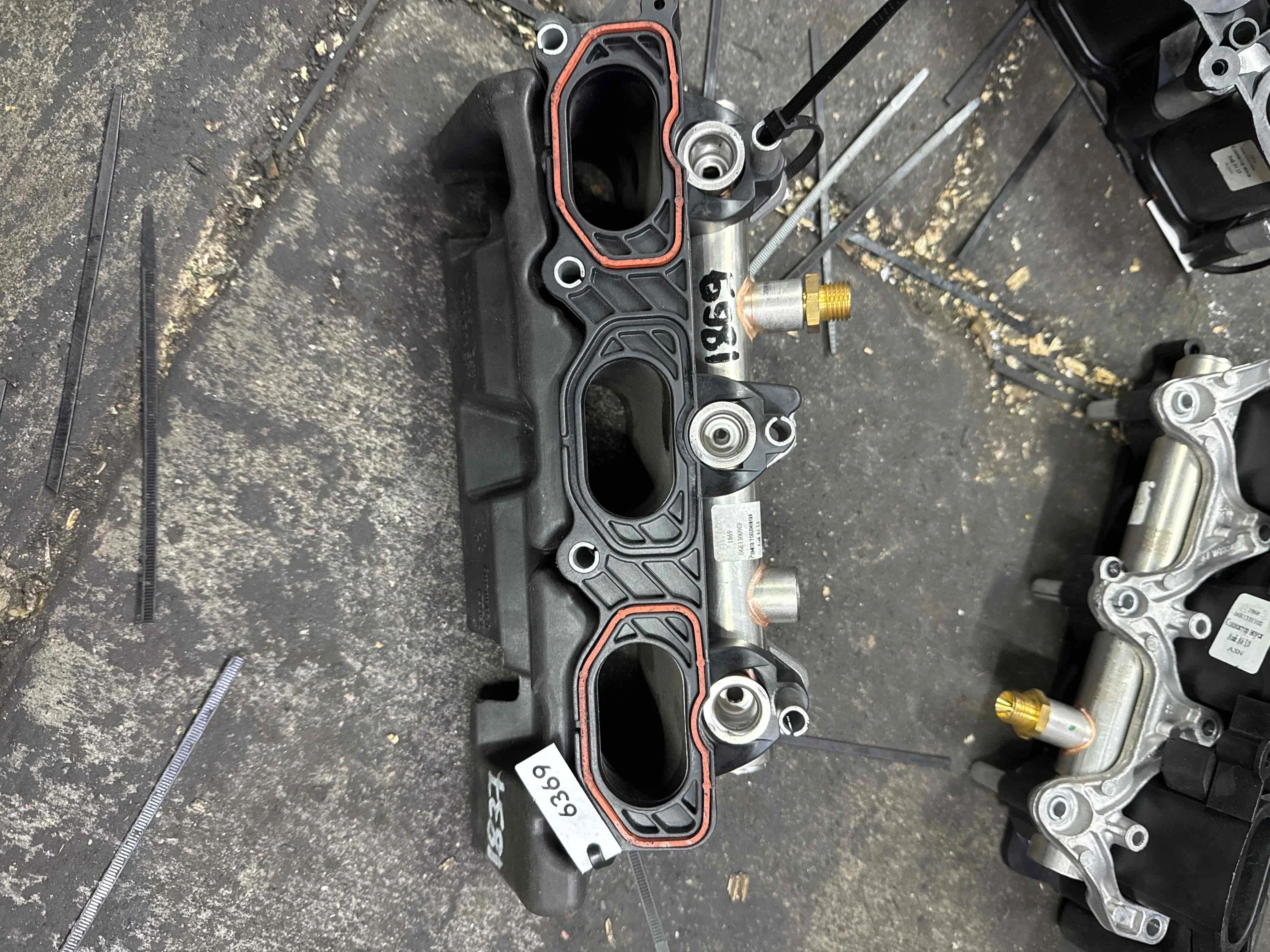 Коллектор впускной Audi C7 (2011—2014) 06E133125D
 CHVA