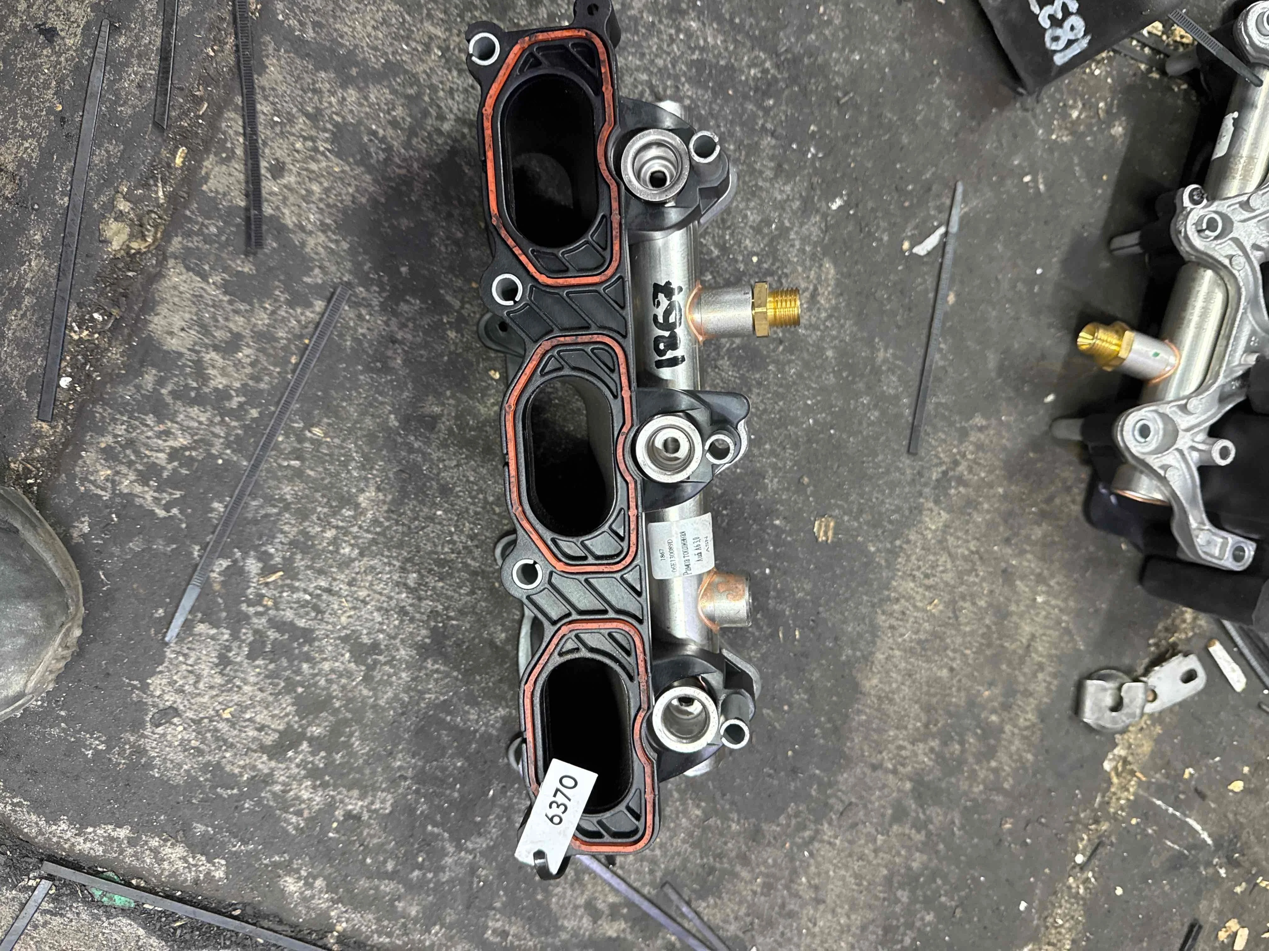 Коллектор впускной Audi C7 (2011—2014) 06E133125D
 CHVA