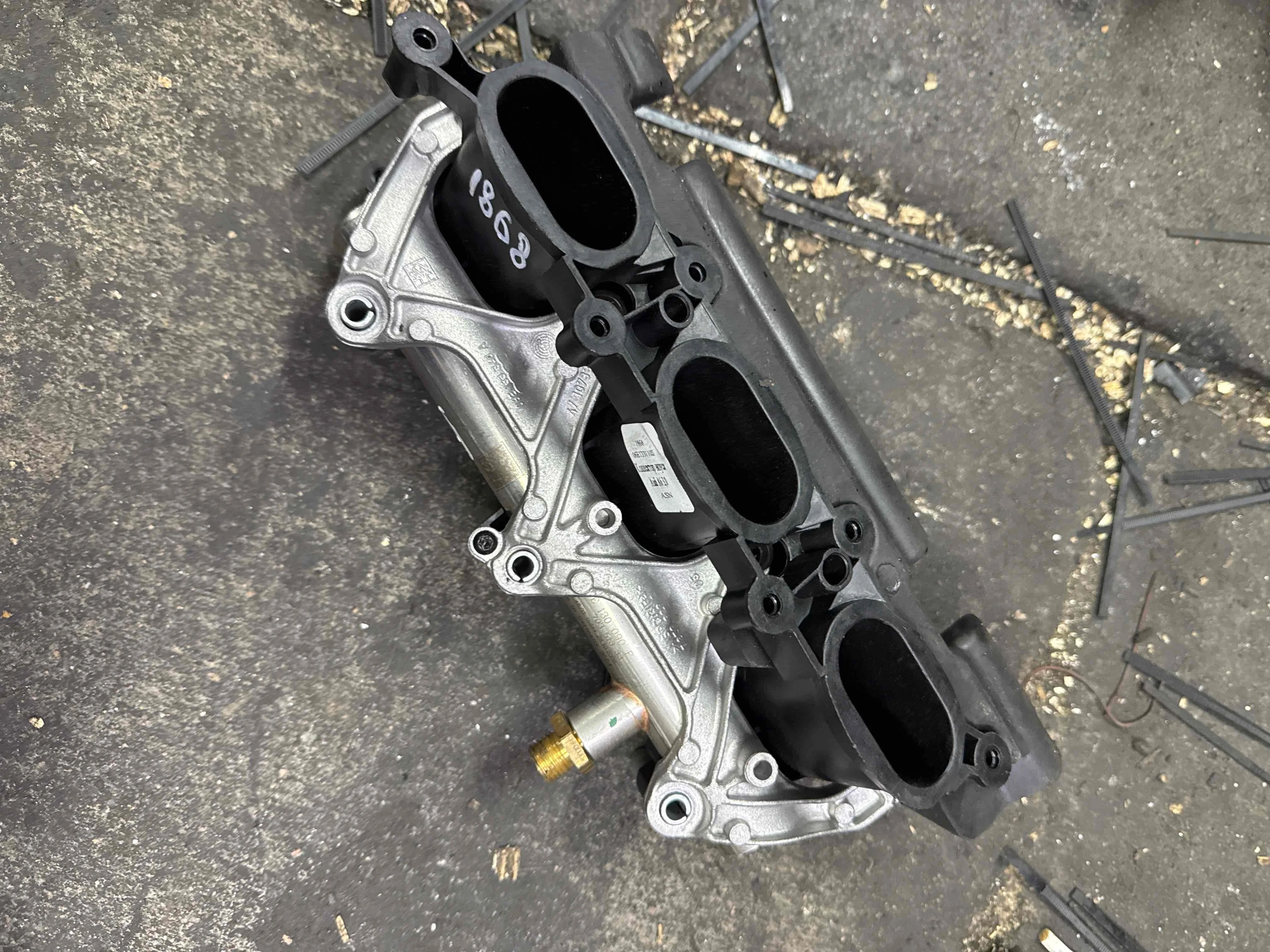 Коллектор впускной Audi C7 (2011—2014) 06E133125D
 CHVA